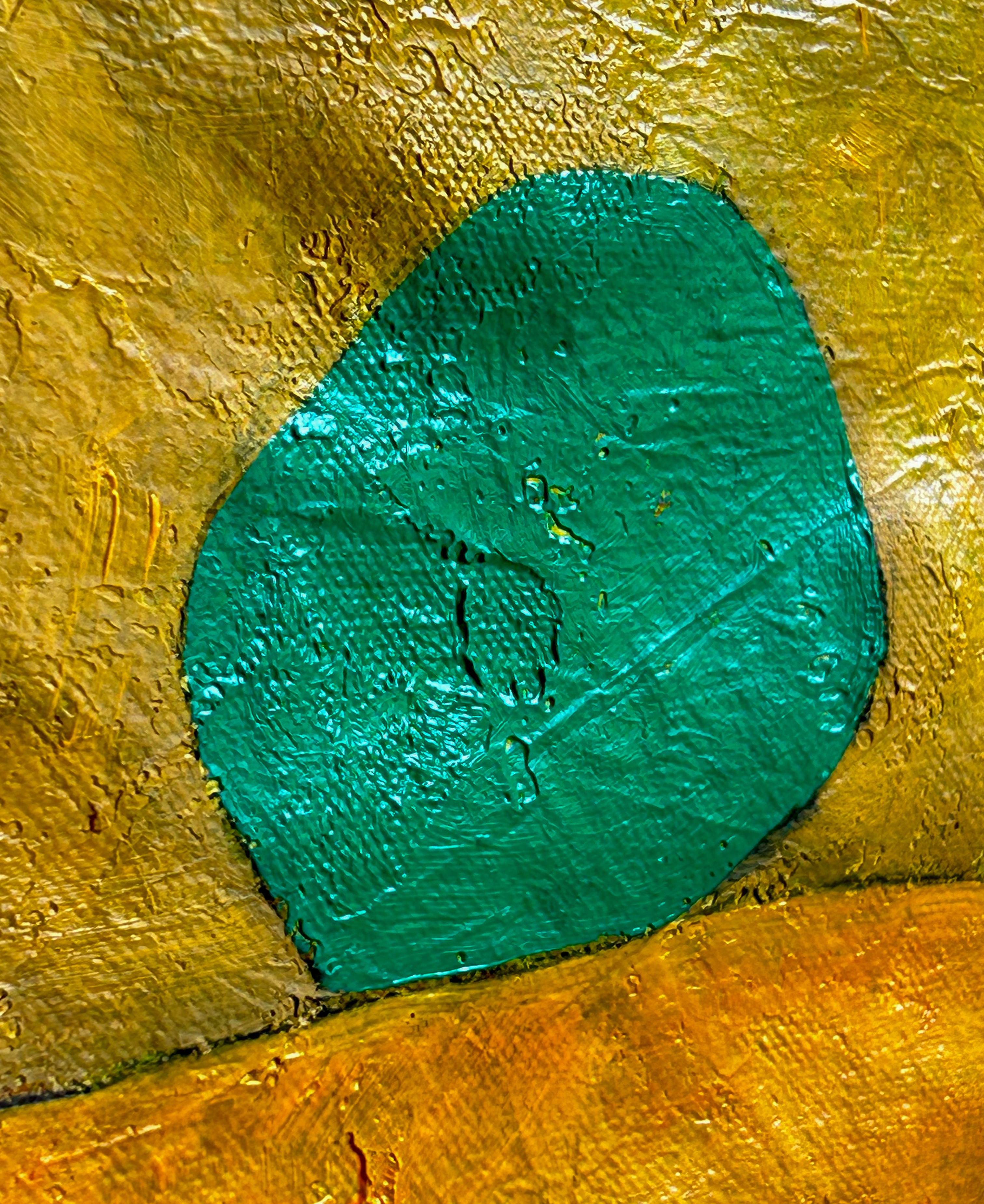 Pittura astratta sui toni del giallo con figurazioni e oro su tela. 