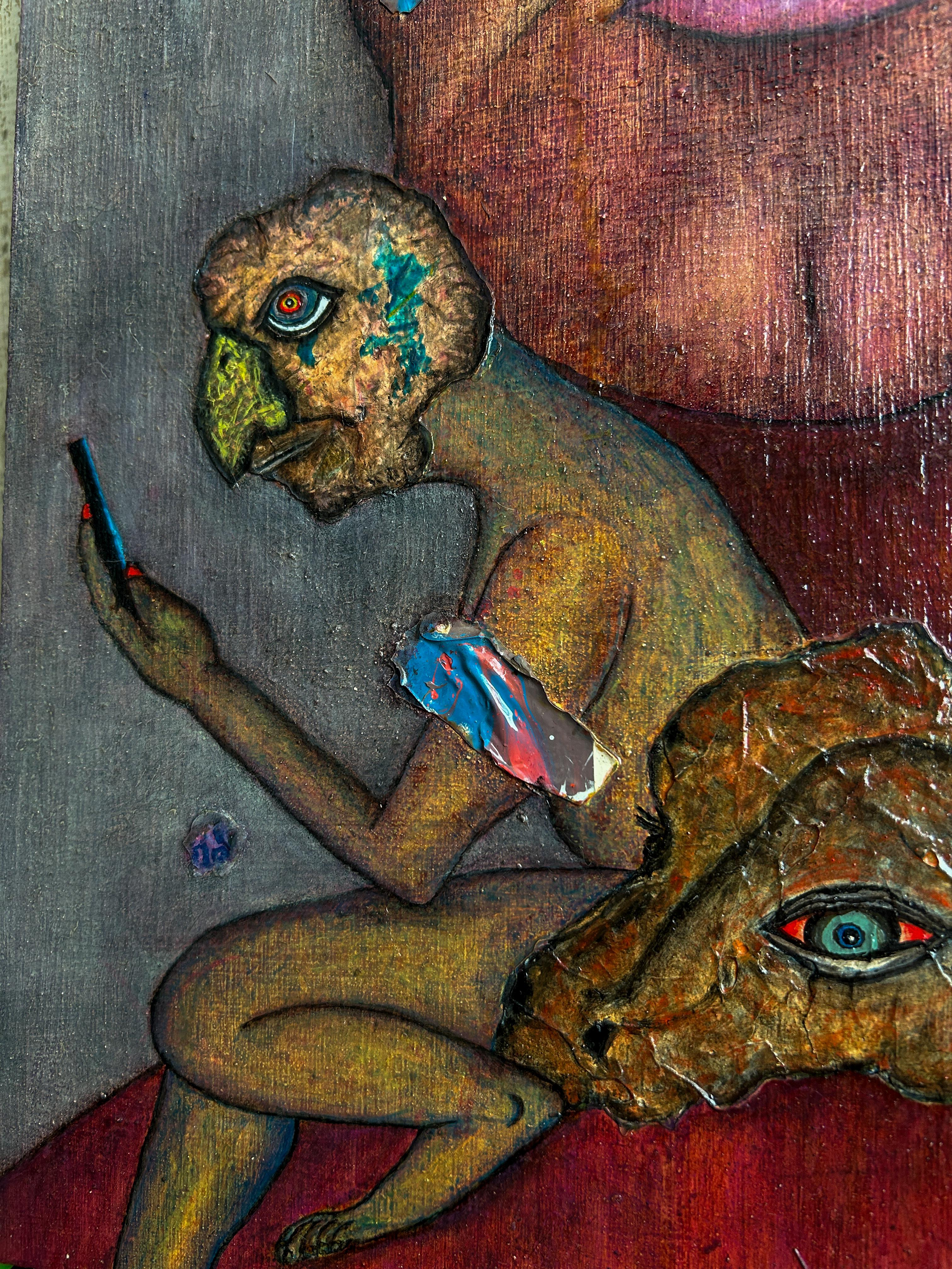 Tecnica mista strutturata, 2021 Pittura Figurativa Magica. Questo è uno dei miei primi lavori, in cui approfondisco il nostro legame con gli animali attraverso una lente umana e magica. Gli animali e gli esseri umani sono rappresentati come compagni
