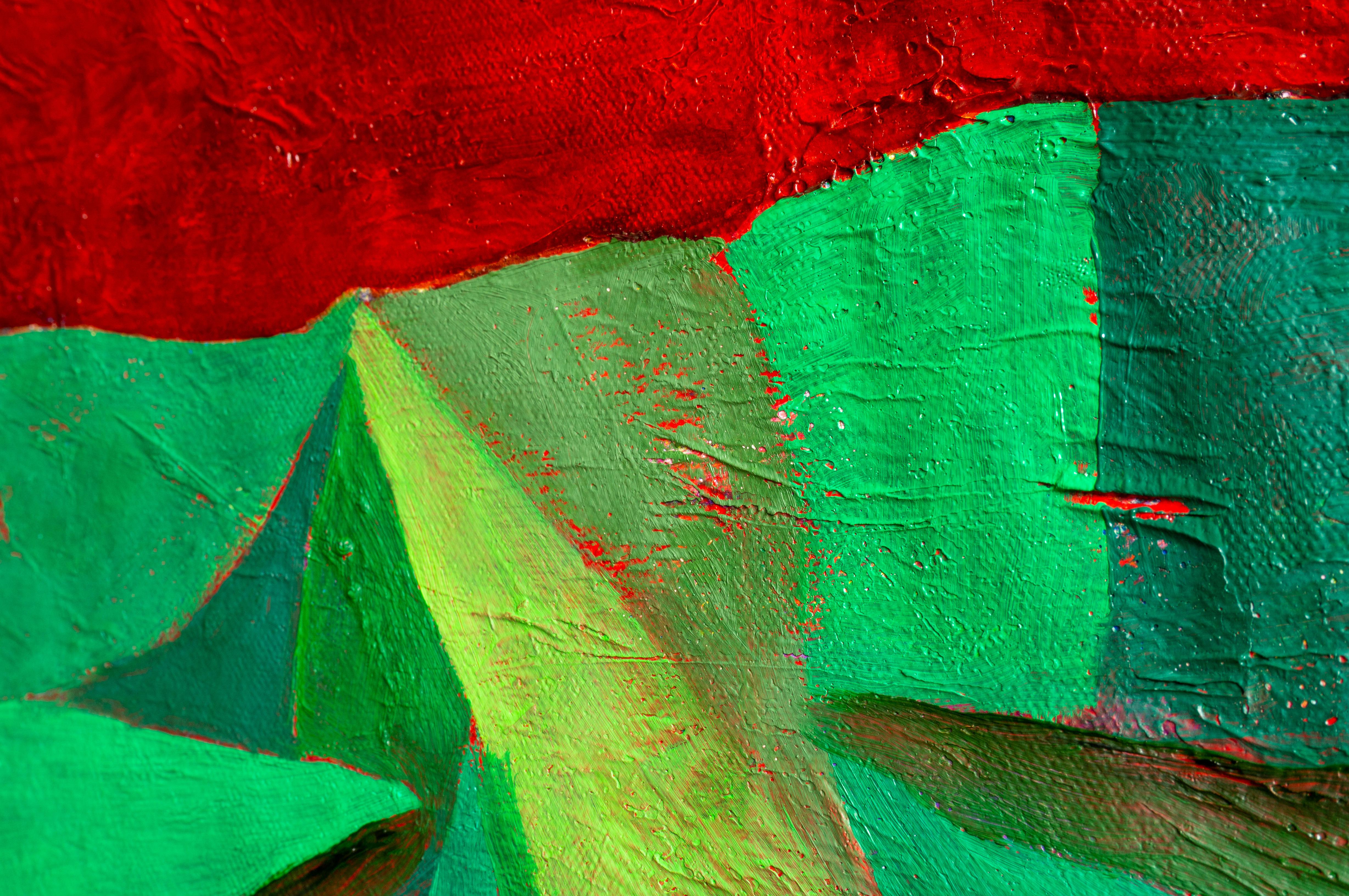 Cette peinture à l'huile de grande taille représente une figure humaine intrigante émergeant d'un environnement abstrait composé de grands blocs de couleur dans des tons de rouge. L'œuvre d'art se distingue par sa simplicité. La figure centrale