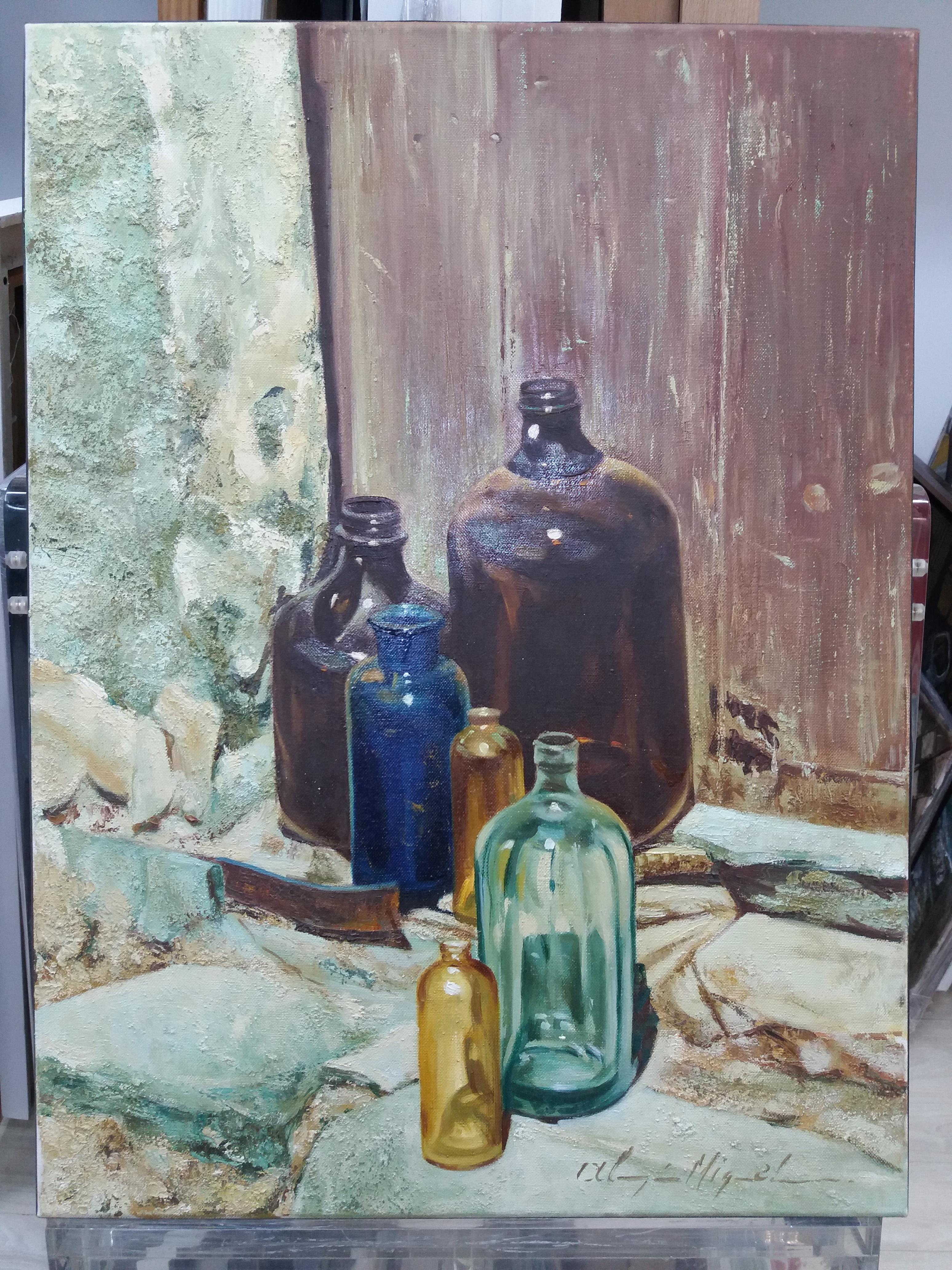 Almazan  Realistic Still Life Acrylic Painting - Gray Figurative Painting by Luis Almazan Miquel
