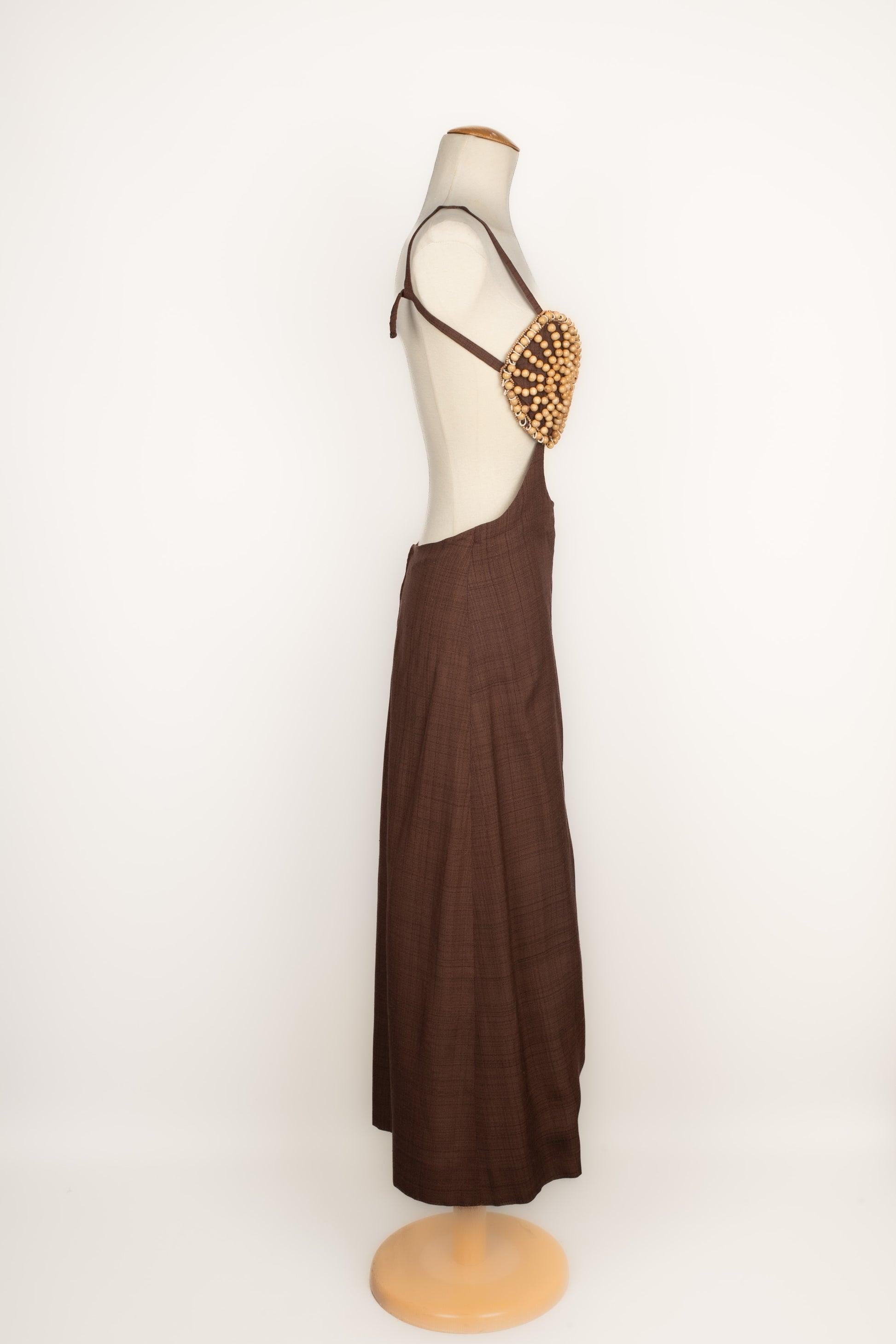 LUIS MARI - (Made in France) Openwork brown dress sewn with wooden pearls on the chest. Piece from the 1960s. Missing size and composition labels, it fits a 38FR.

Condition:
Very good condition

Dimensions:
Waist: 39 cm - Length: 120 cm

SKU:VR330