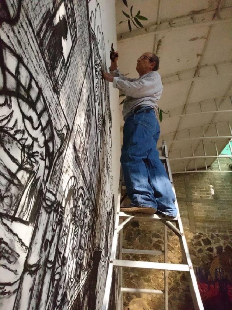 Luis Miguel Valdes gran carboncillo sobre lienzo 10x30 pies (ver vídeo del making-of ) en venta 9