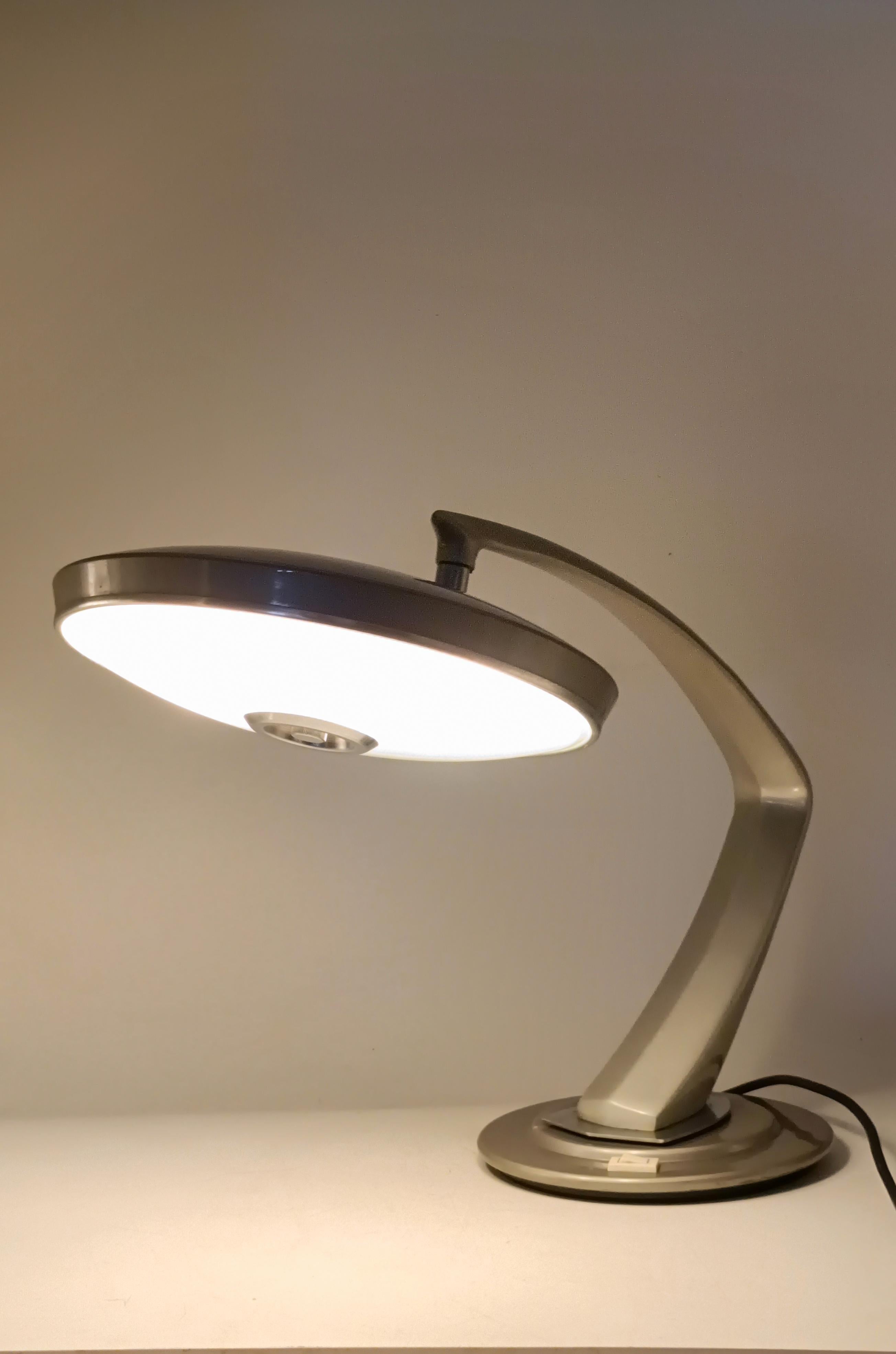 Luis Perez de La Oliva pour Fase Lampe de table 