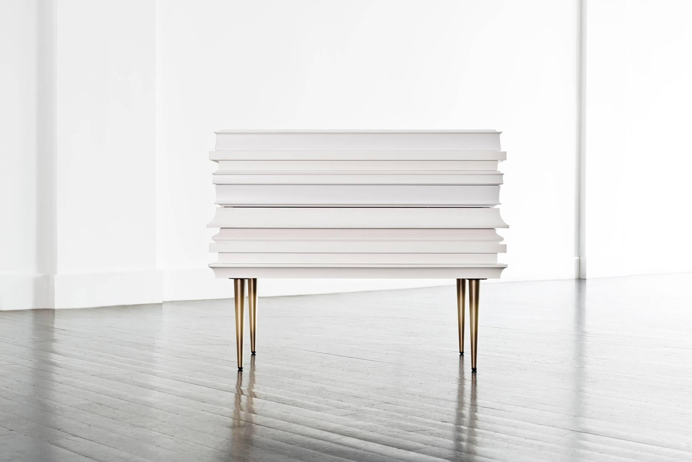 Frame nightstand white.
FRA-03B frame collection.
Design by Luis Pons.
Two drawers nightstand featuring a walnut finish interior. Antique bronze steel legs. White finish Frame segments.
Measures: 27” W x 23” H x 17” D,
69 cm W x 59 cm H x 44 cm