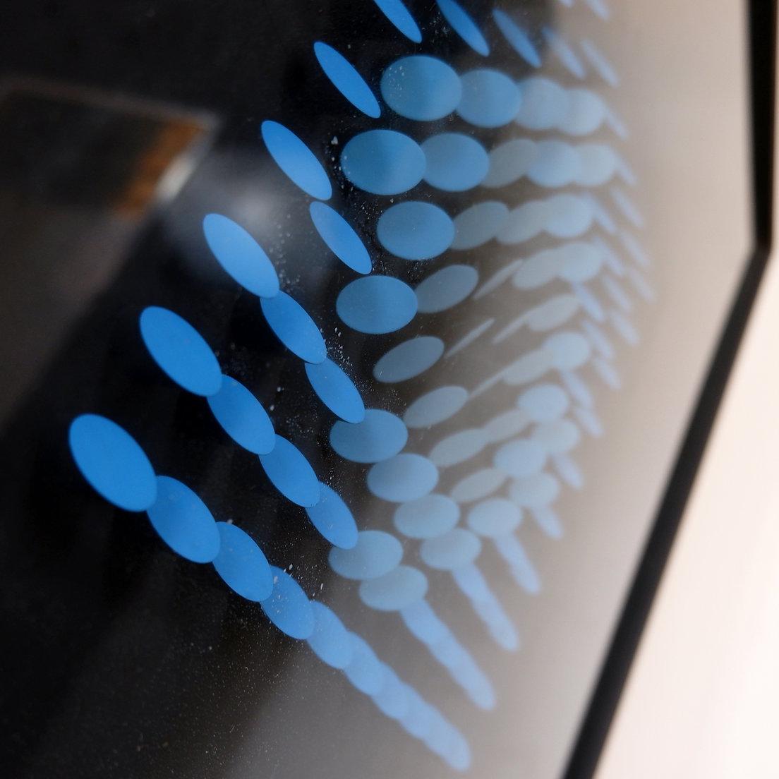 Espíritu de Luis Tomasello - composición azul en relieve - XX siglo XX en venta