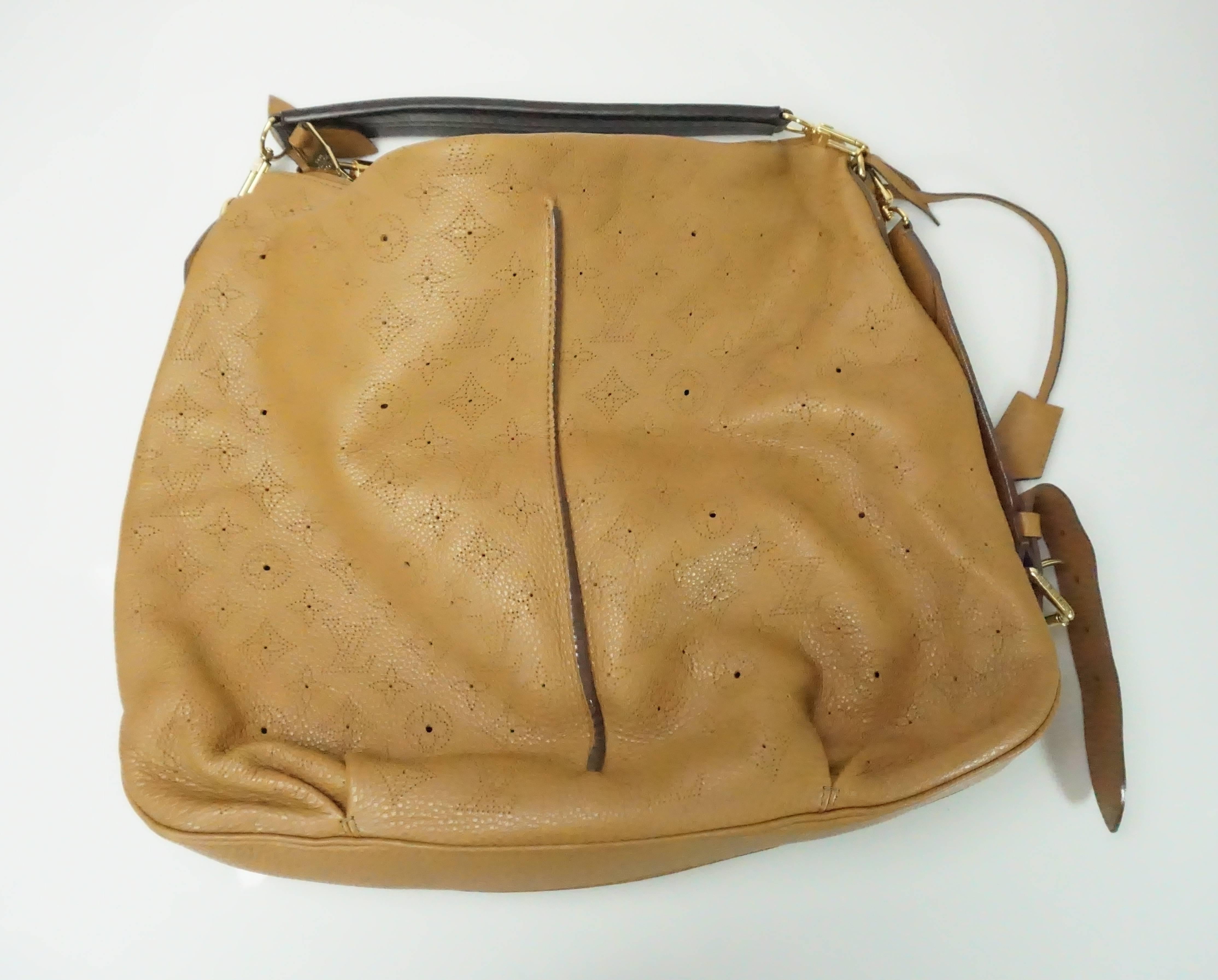 Luis Vuitton Luggage Selene Mahina PM Handbag GHW, 2012 In Excellent Condition In West Palm Beach, FL