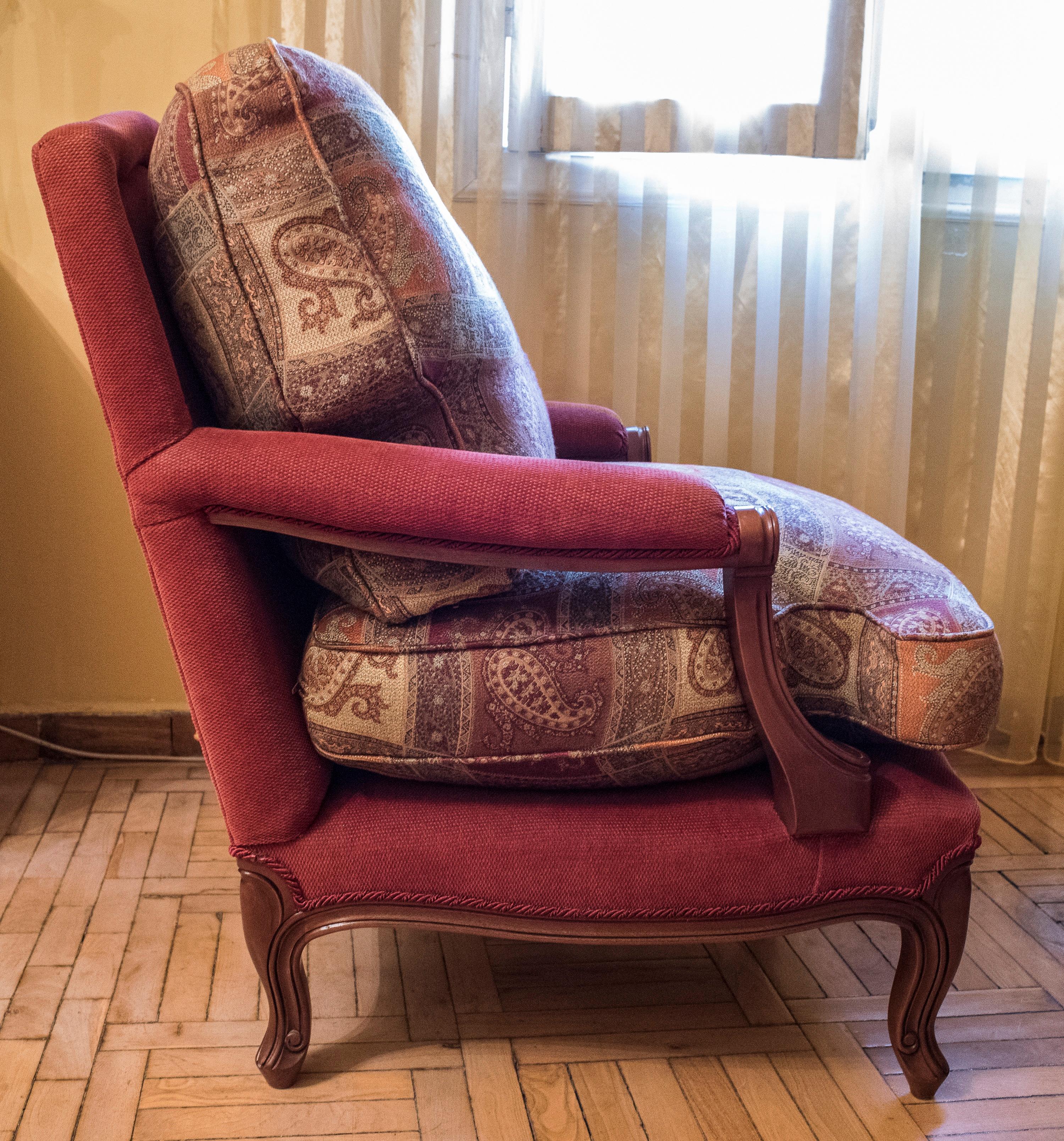 Late 20th Century Luis XV Style Pink Upholstered Walnut French Luis XV Armchairs, 1980s