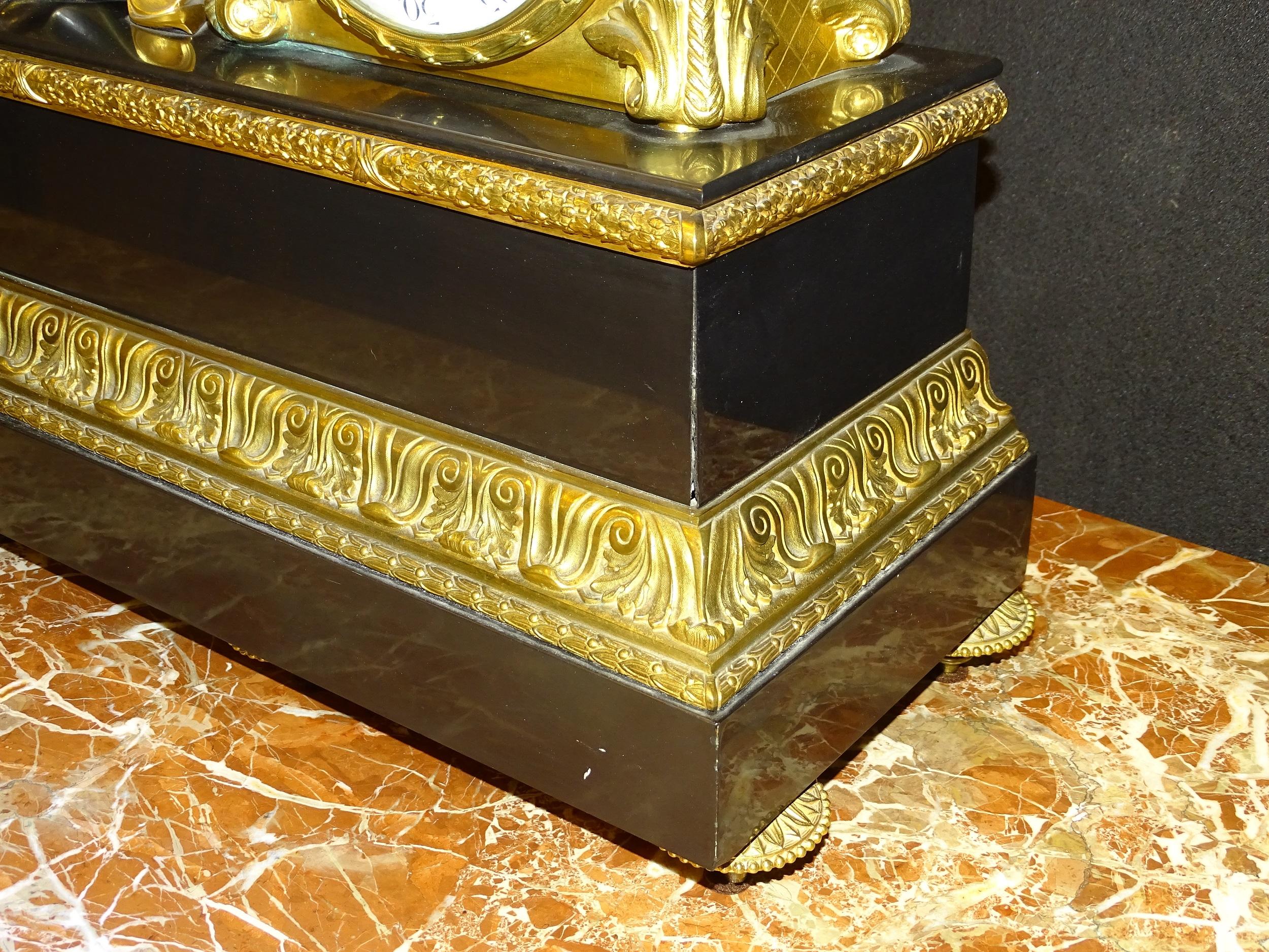 Hand-Crafted Louis XVI French Mantel Clock Tableclock, Balthazar París, Bronce, Marble