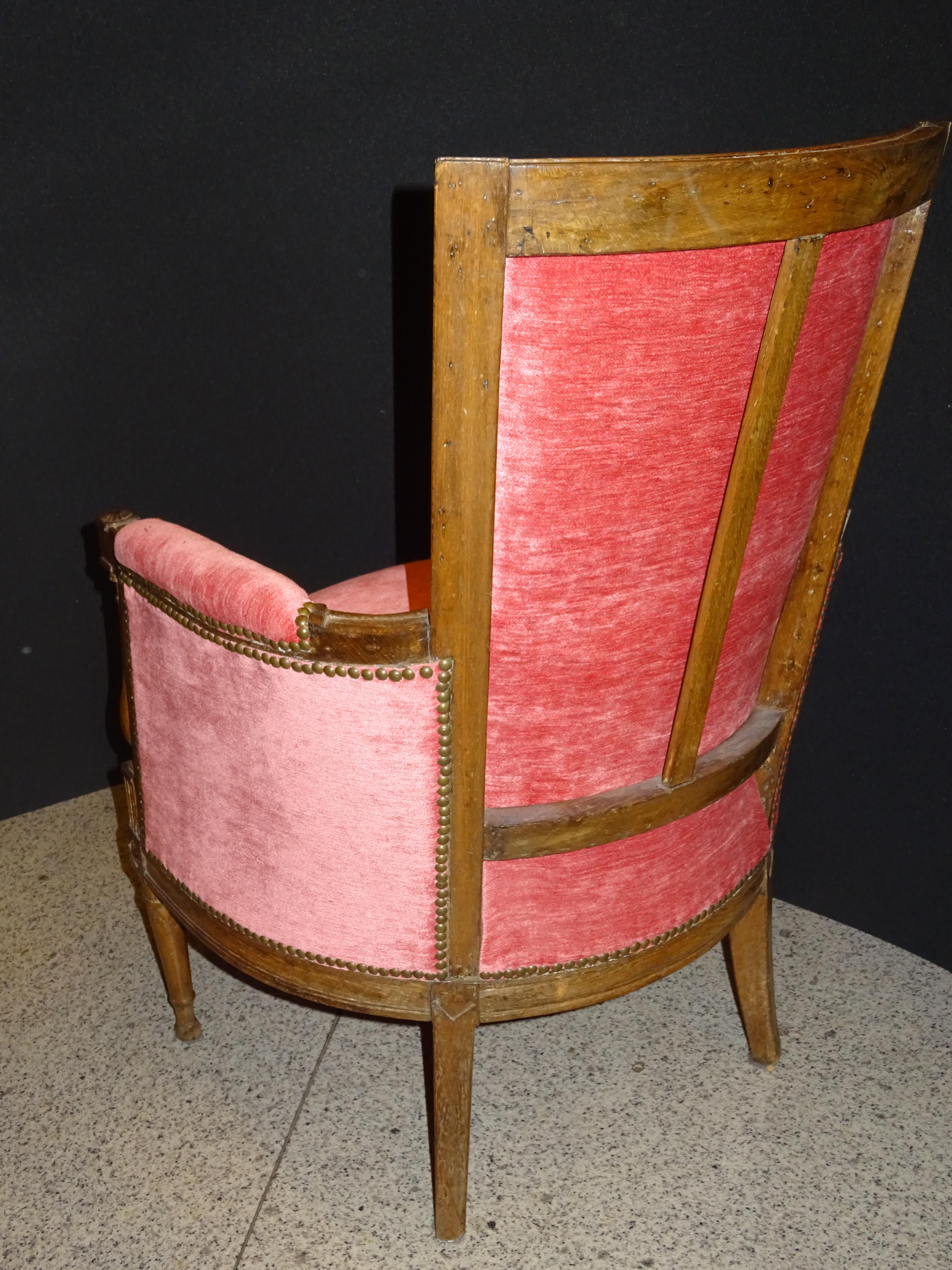 Luis xvi French Walnut Wood and Pink Velvet Bergere Chair, circa 1790 9