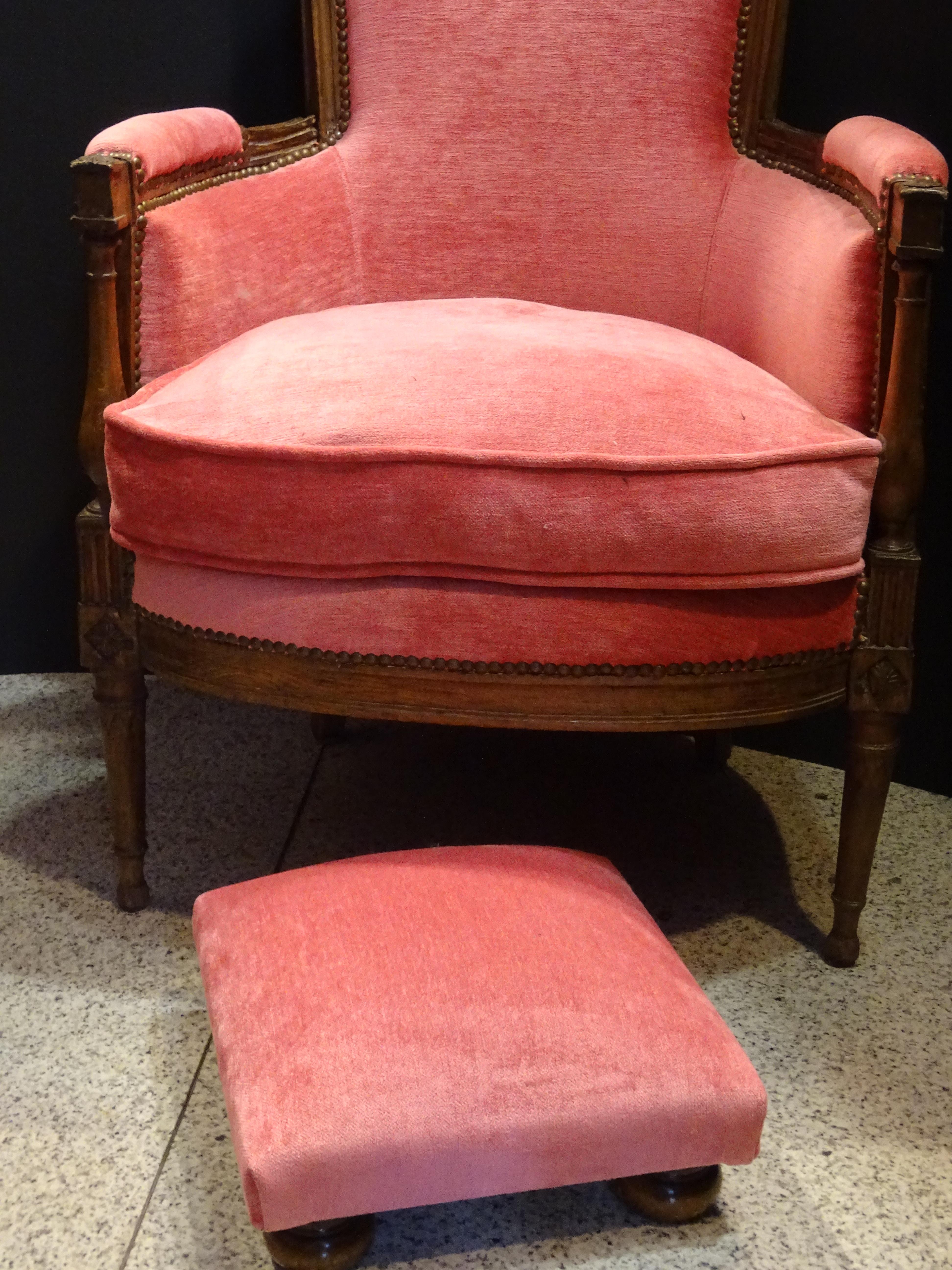 Louis XVI Luis xvi French Walnut Wood and Pink Velvet Bergere Chair, circa 1790