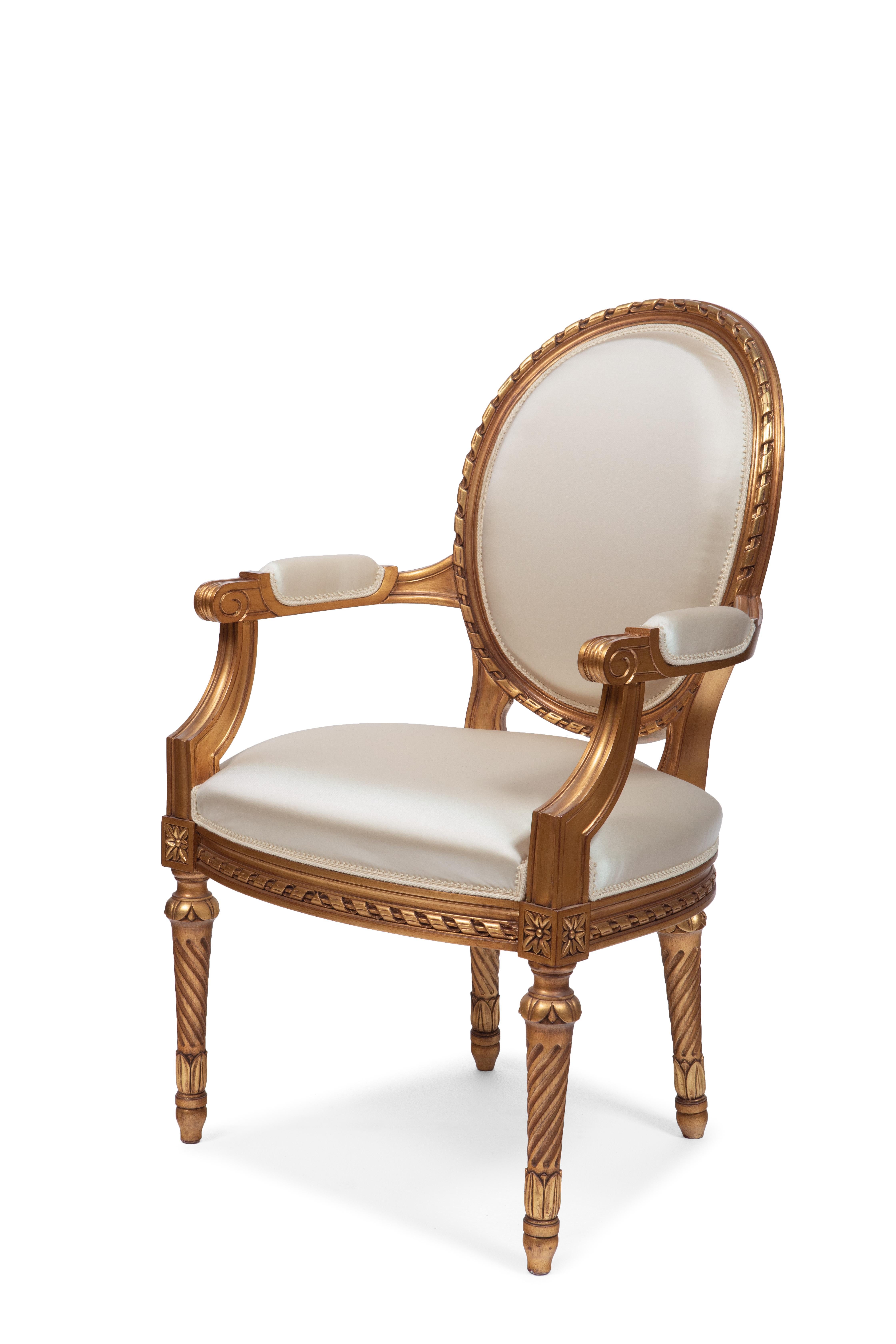 Luis XVI style dining armchair. It was proposed for the first time in the early 90s and become an iconic armchair for Belloni production.
Wood frame finely handcarved in Italy. Gold leaf hand applied finishing.( in photo finishing 29/04)
Available