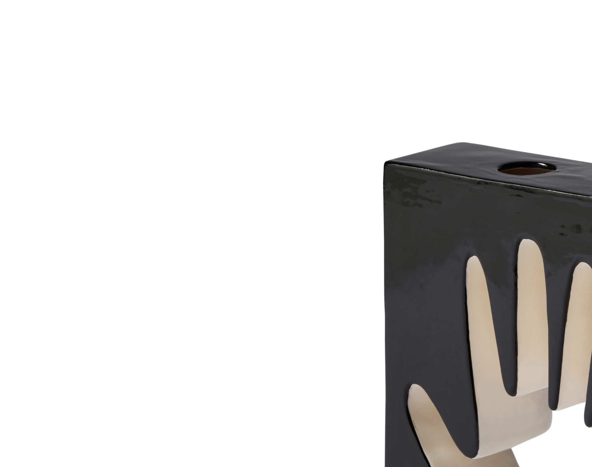XXI secolo e contemporaneo Luisa Parisi Vaso Impronta - Mano in bianco e nero per Cassina in vendita