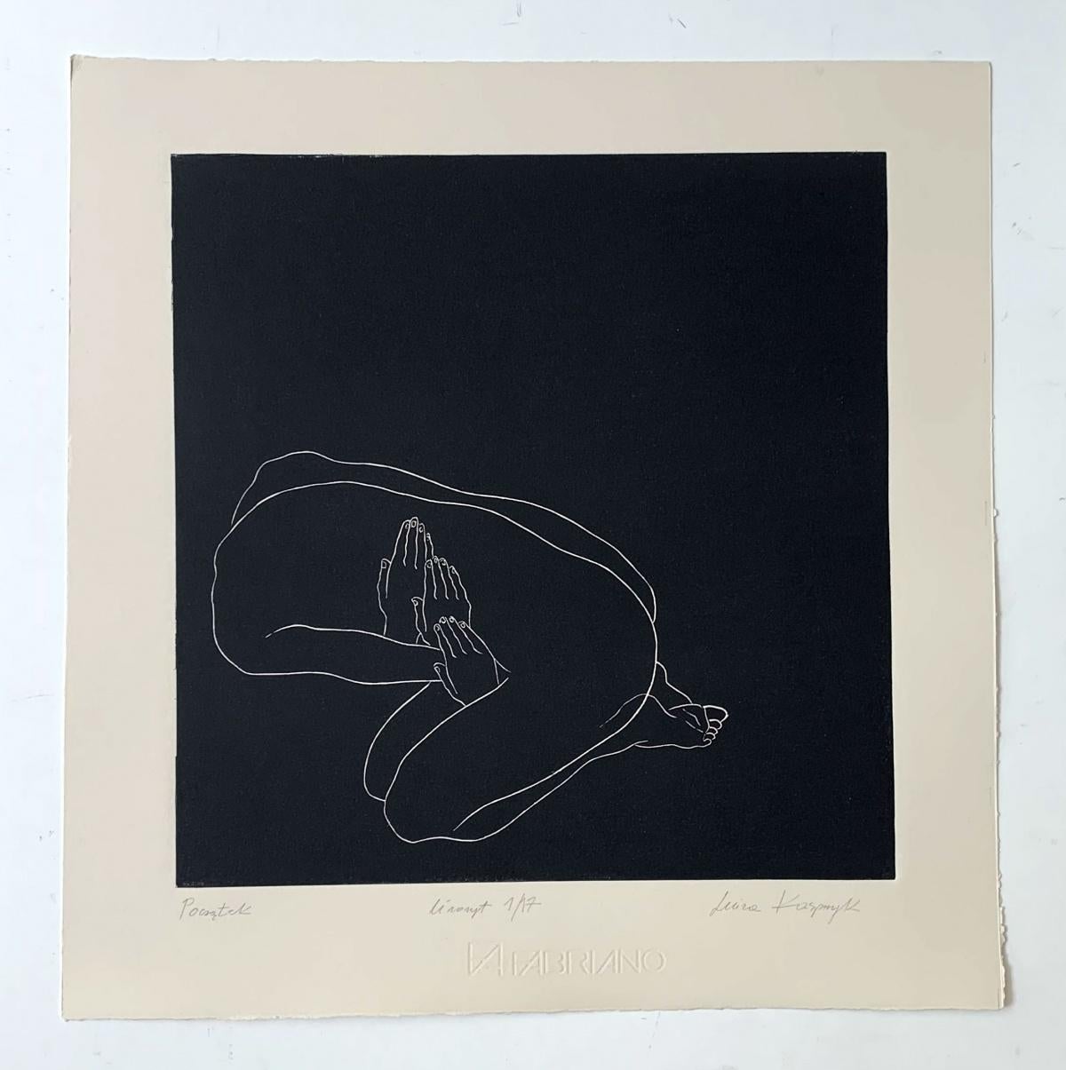 Principios - Siglo XXI, Joven artista, Grabado figurativo, Linograbado, Blanco y negro - Print de Luiza Kasprzyk