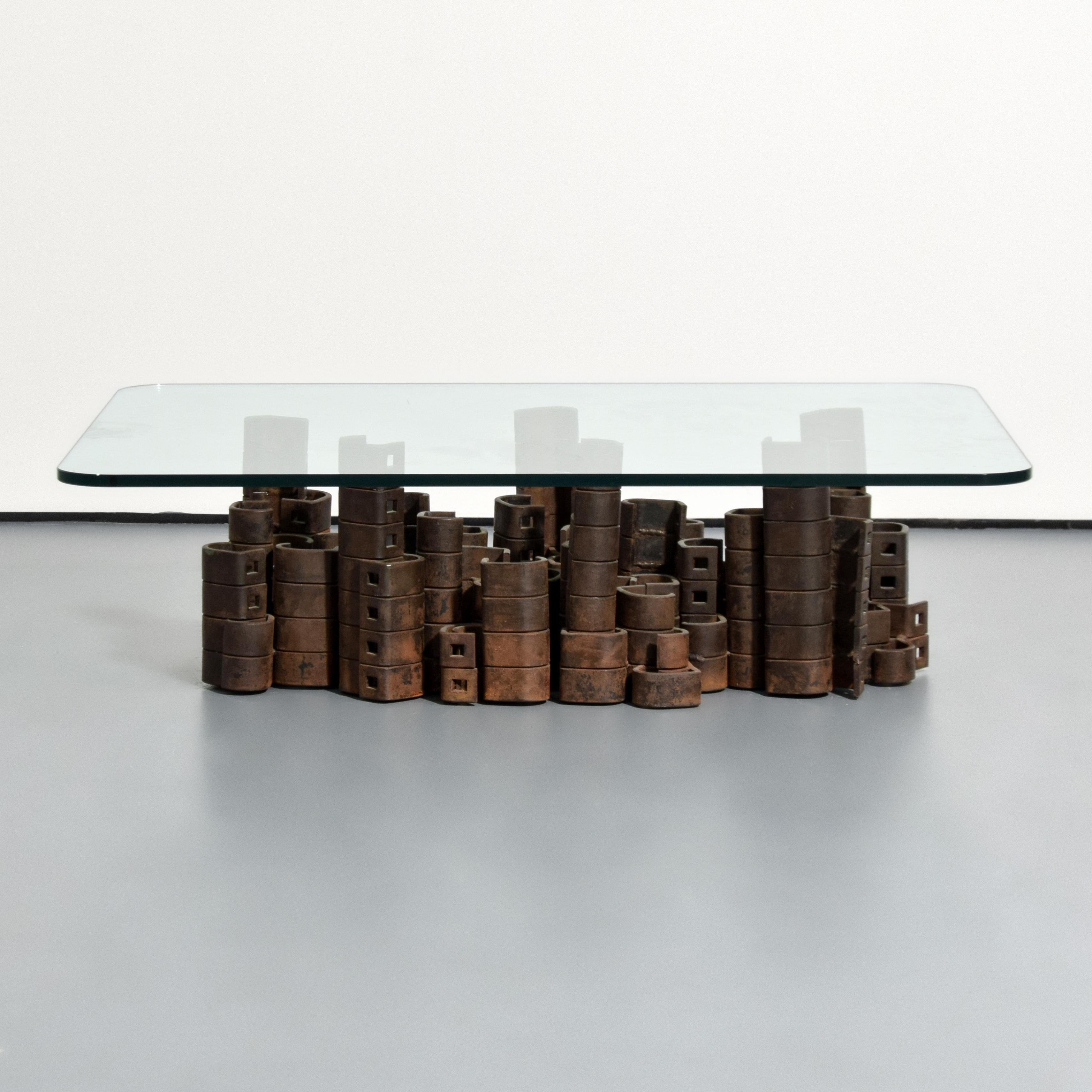 Acier Table basse brutaliste Luiza Miller en vente