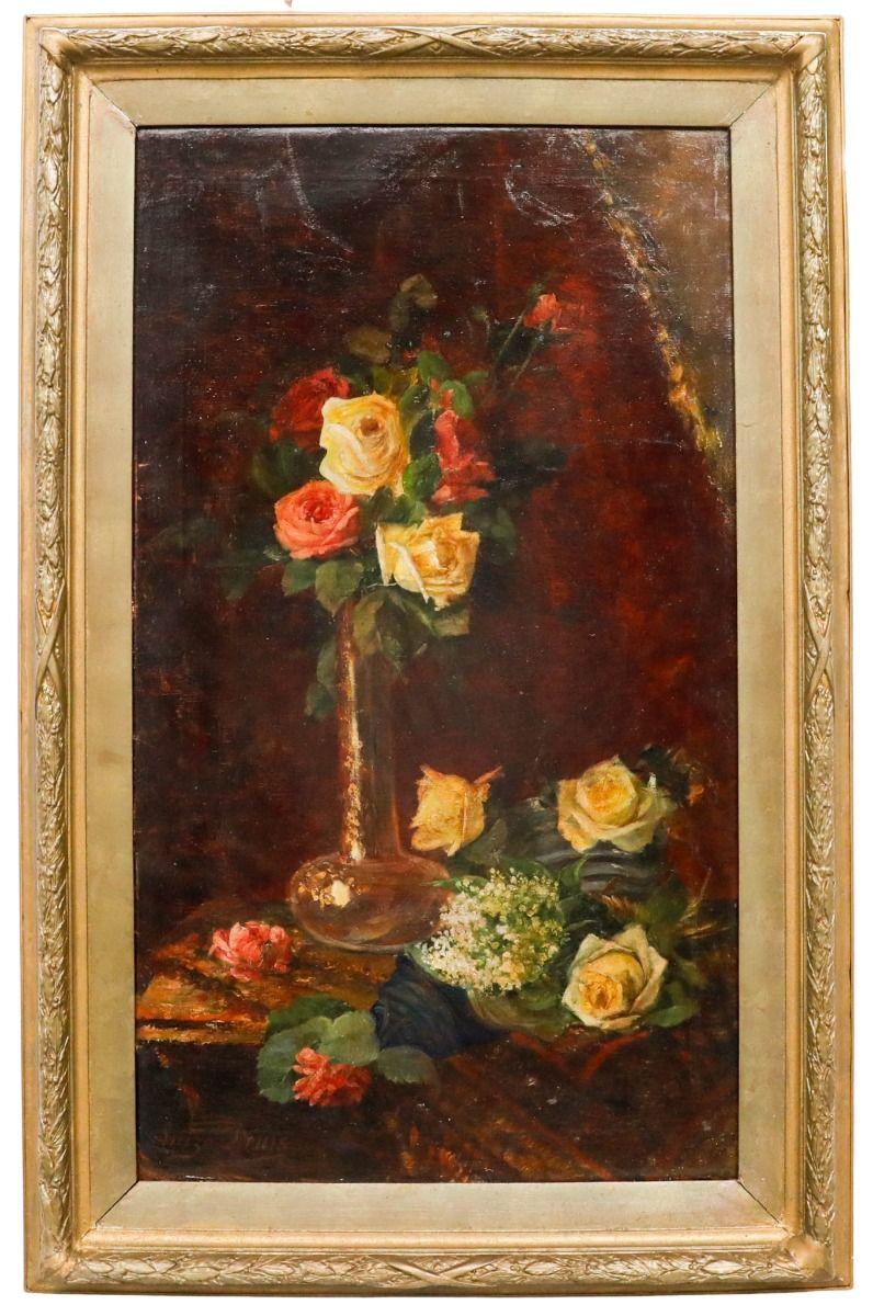 Ein detailreiches Stillleben des Künstlers Luizo Denis, das ein elegantes Rosenarrangement in einer hochstämmigen Vase vor einem kastanienbraunen Hintergrund zeigt. Signiert unten links. Wunderschön präsentiert in einem vergoldeten Rahmen mit