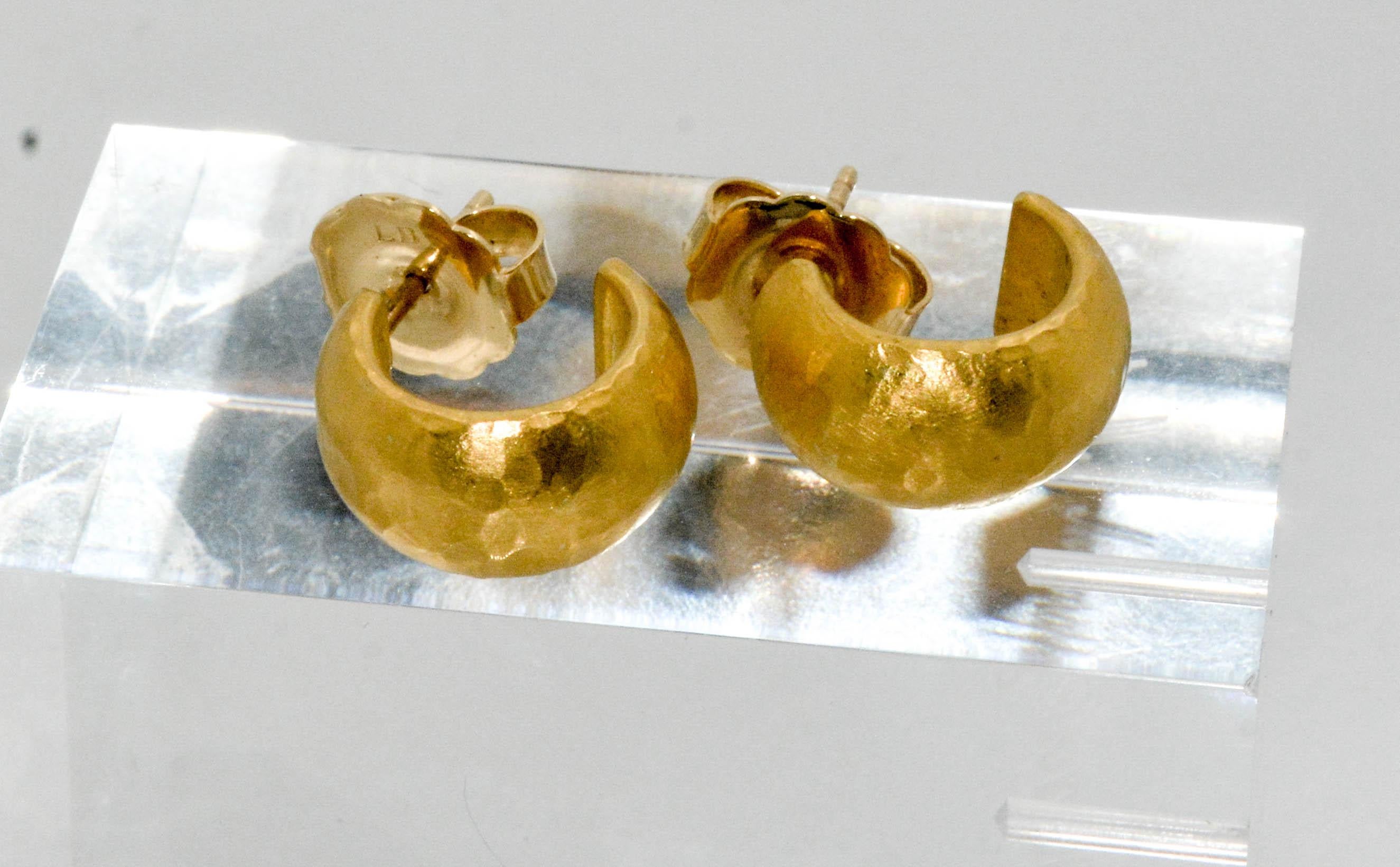 Luka Behar Hammered 24 Karat Yellow Gold Earrings (Neoetruskisch)