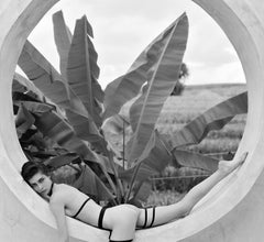 Fotografía de desnudo en blanco y negro «Camille», de 47" x 35", en una edición de 3 ejemplares, de Lukas Dvorak