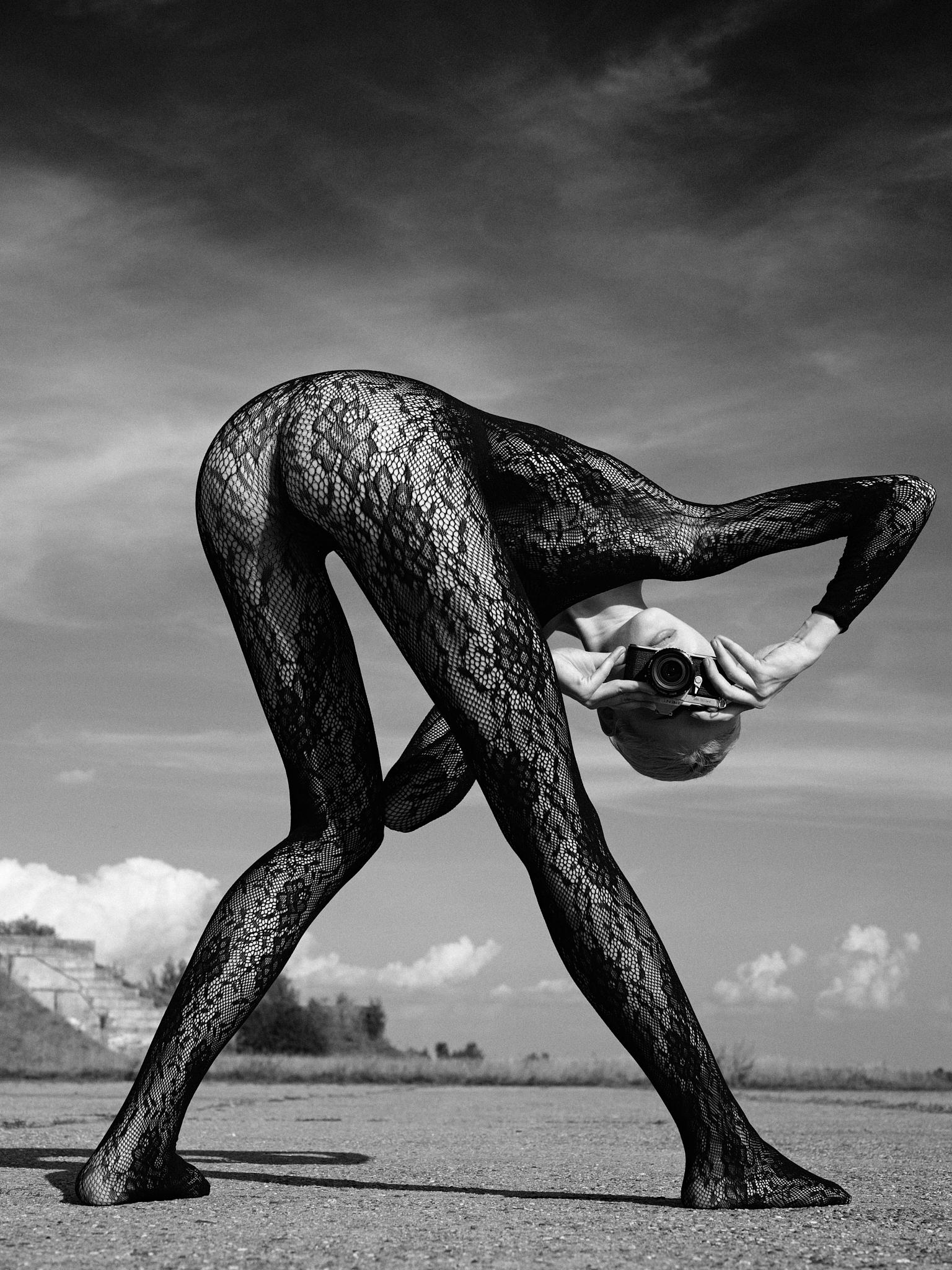 "Capture" Black & White Photography 47" x 35" in Ed of 3 by Lukas Dvorak

Pigment print on Epson Fine ART paper
2022

Ships rolled in a tube 

ABOUT THE ARTIST
Lukas Dvorak is a Czech photographer born in Prague in 1982. His preference goes to black