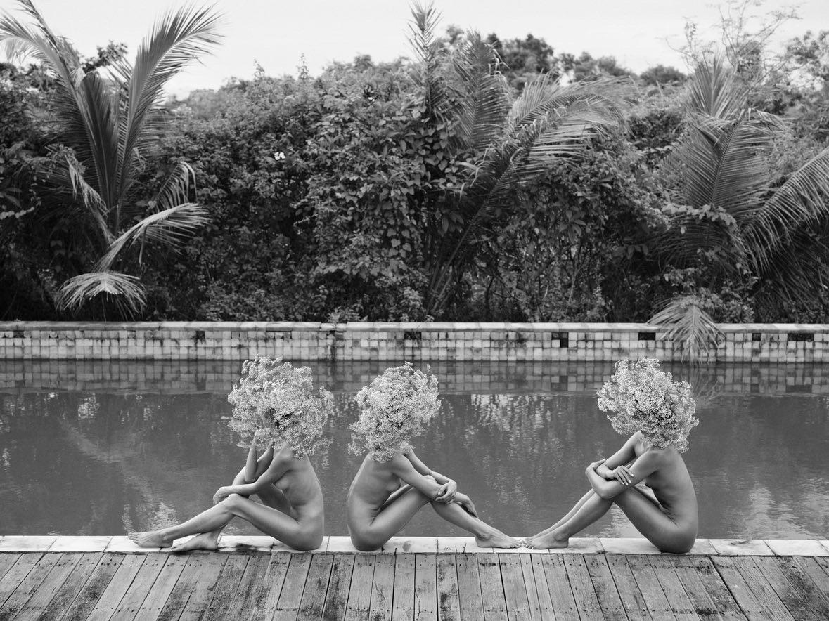 „Garden of Ethernity 3“ Fotografie 35" x 47" Zoll Ed. of 3 von Lukas Dvorak 

Pigmentdruck auf Epson Fine ART Papier
2023

Schiffe gerollt in einer Röhre 

ÜBER DEN KÜNSTLER
Lukas Dvorak ist ein tschechischer Fotograf, der 1982 in Prag geboren