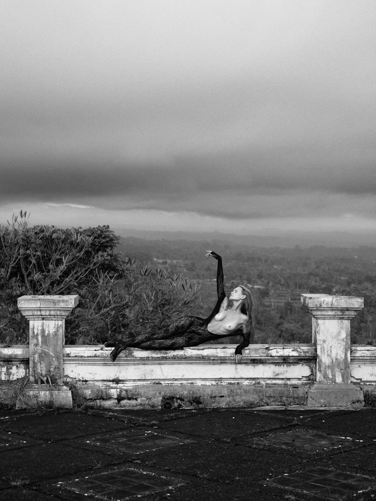 "Touch of Tomorrows" Photography 31.5" x 24" inch Edition of 5 by Lukas Dvorak

Pigment print on Epson Fine ART paper
2023

Ships rolled in a tube 

ABOUT THE ARTIST
Lukas Dvorak is a Czech photographer born in Prague in 1982. His preference goes to