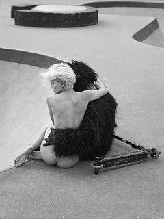 "Eva G y Gorila" Fotografía 23" x 16,5" pulgadas Edición 4/10 por Lukas Dvorak