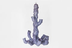 Lukas Saint-Joigny, Lampadario contemporaneo in resina viola, 2020, Serie "Ore