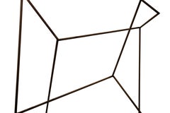 Alma de Cubo I – 21. Jahrhundert, zeitgenössische Kunst, abstrakte Skulptur, Eisenstangen