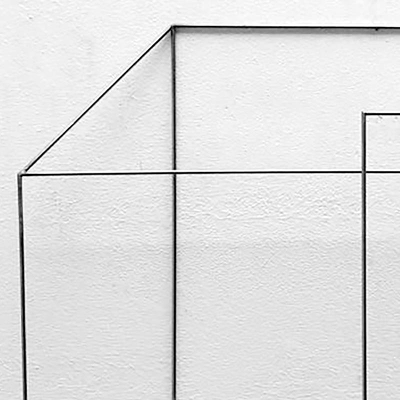 Le travail de Lukas Ulmi dévoile la beauté cachée des formes en prenant des pierres, des formes apparemment statiques, des objets incomplets ou dénués de sens et en les transformant en authentiques sculptures où apesanteur, mouvement et poésie