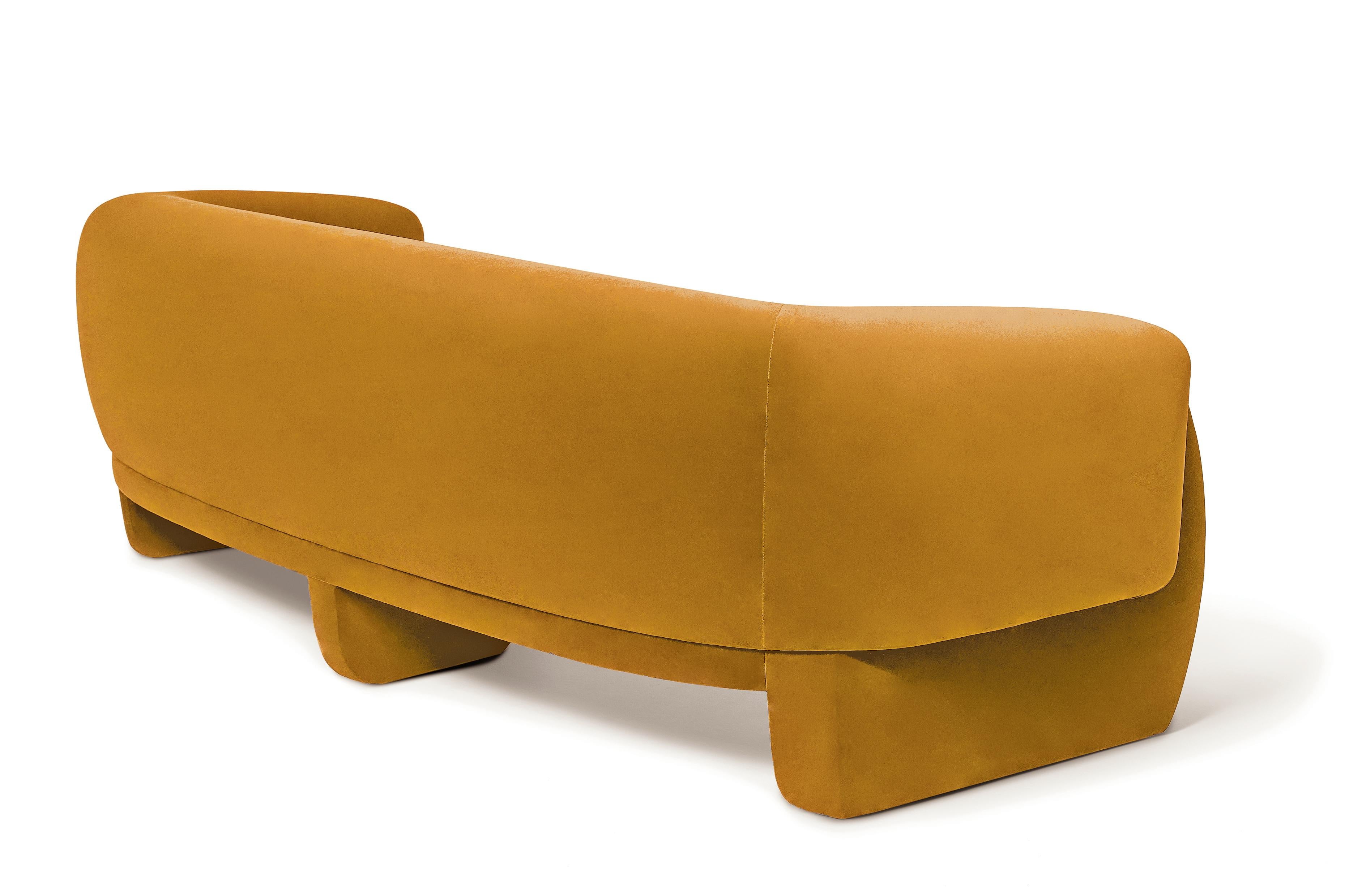 Sofa Luke 240 de Munna
Dimensions : D 110 x L 240 x H 82 cm. SH : 47 cm.
MATERIAL : Bois, mousse et rembourrage.
Finition : Velours de coton.

Disponible dans tous les tissus Munna, à l'exception de la soie sauvage. Disponible dans le matériau