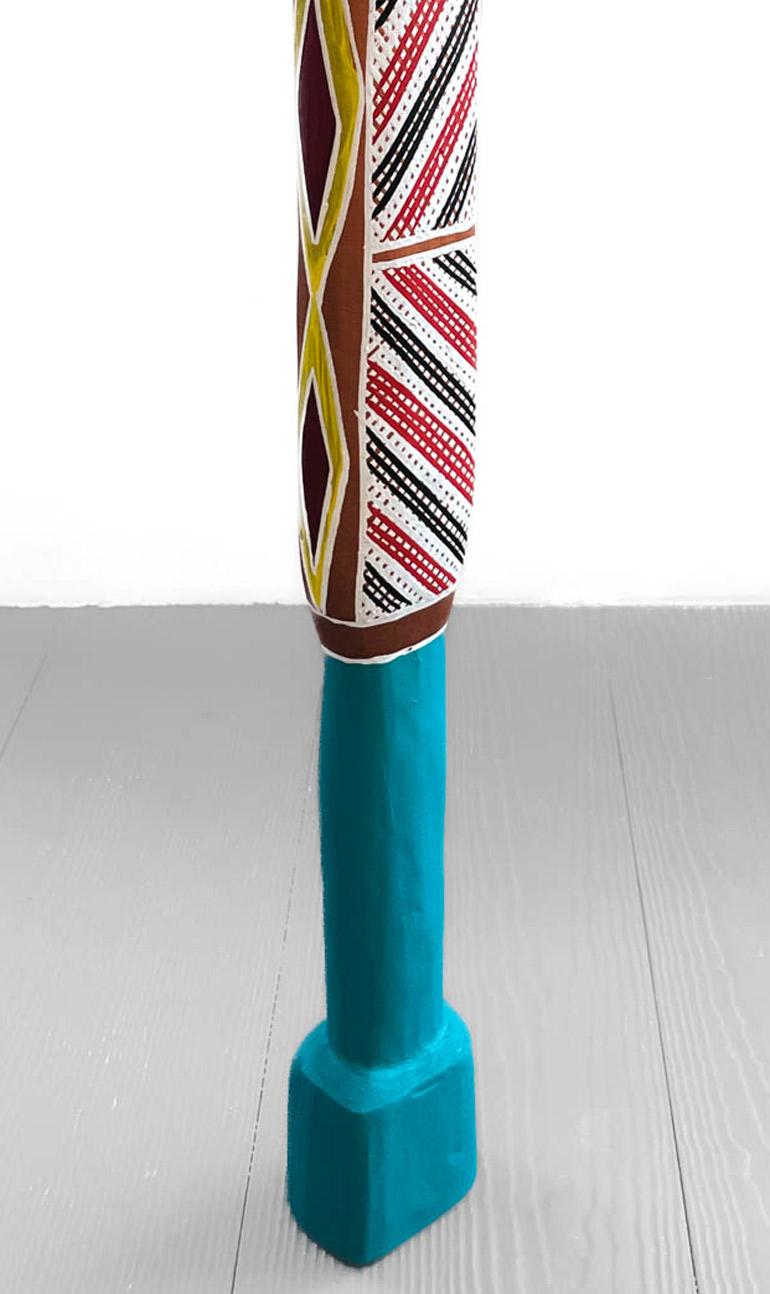 Clan-Pol (Braun), Abstract Sculpture, von  Luke Djalagarrarra