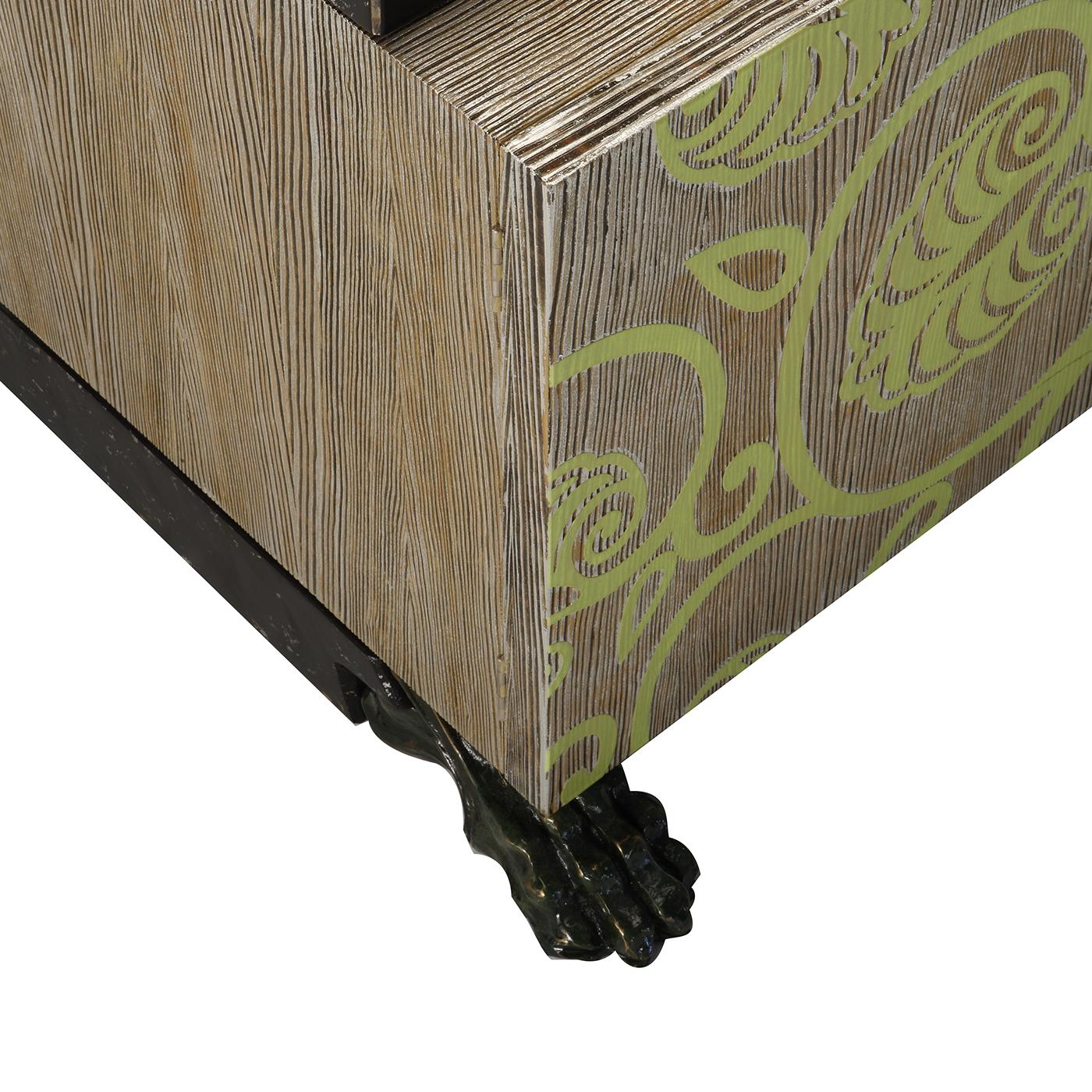 This unique sideboard is an ideal complement to an eclectic interior, where it will add a pop of color and dynamic decoration, while also providing storage space in a modern dining room. The wooden structure rests on four clawfoot bronze feet which