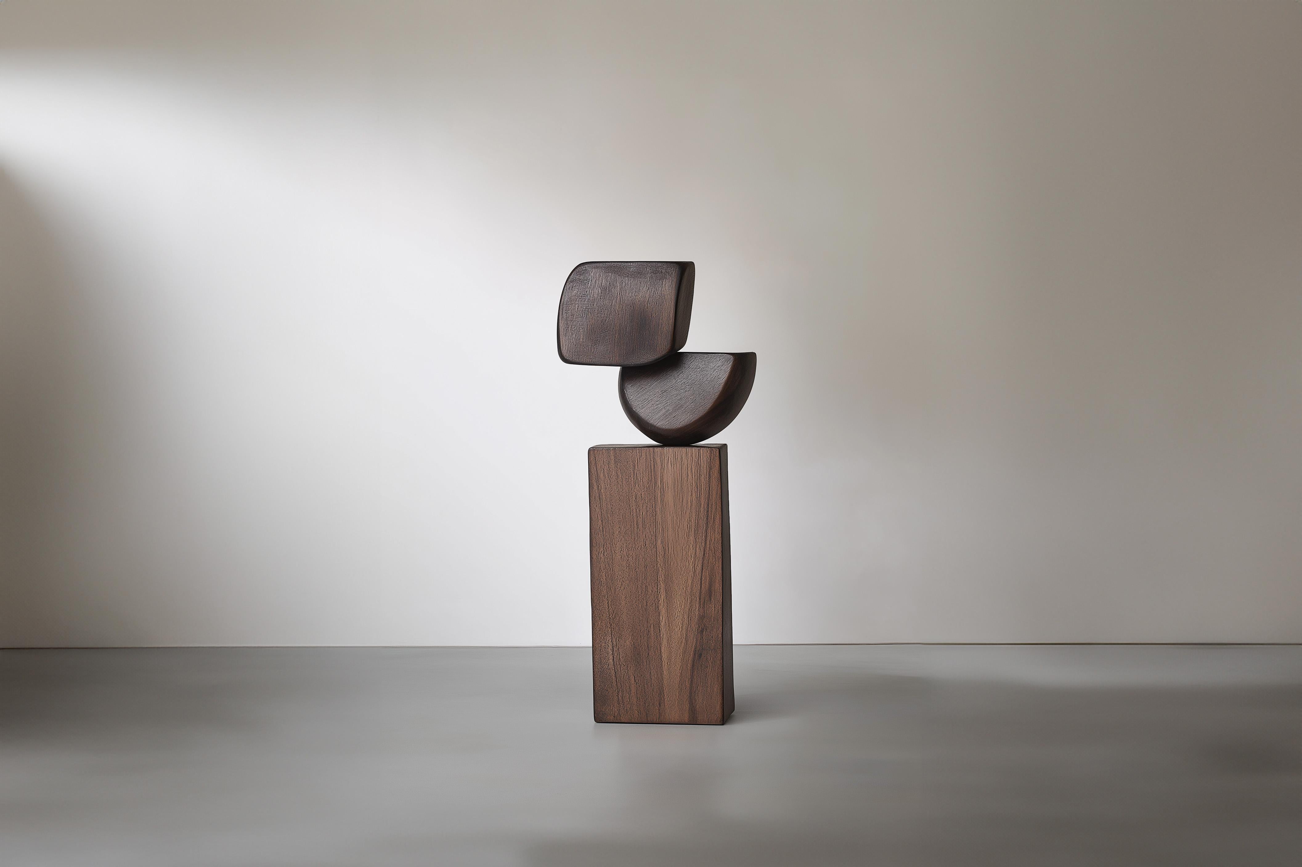 Totem in legno artigianale Lull No13 per un arredamento di lusso - Collection'S


---
L'equilibrio e la tensione sono al centro di queste sculture. L'interazione tra le forme lisce e arrotondate e le basi solide e angolari crea un delicato