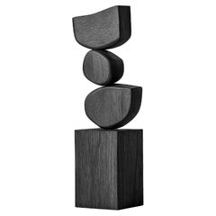 Lull No18 Totem contemporain en bois - Parfait pour les intérieurs sculpturaux par Joel E