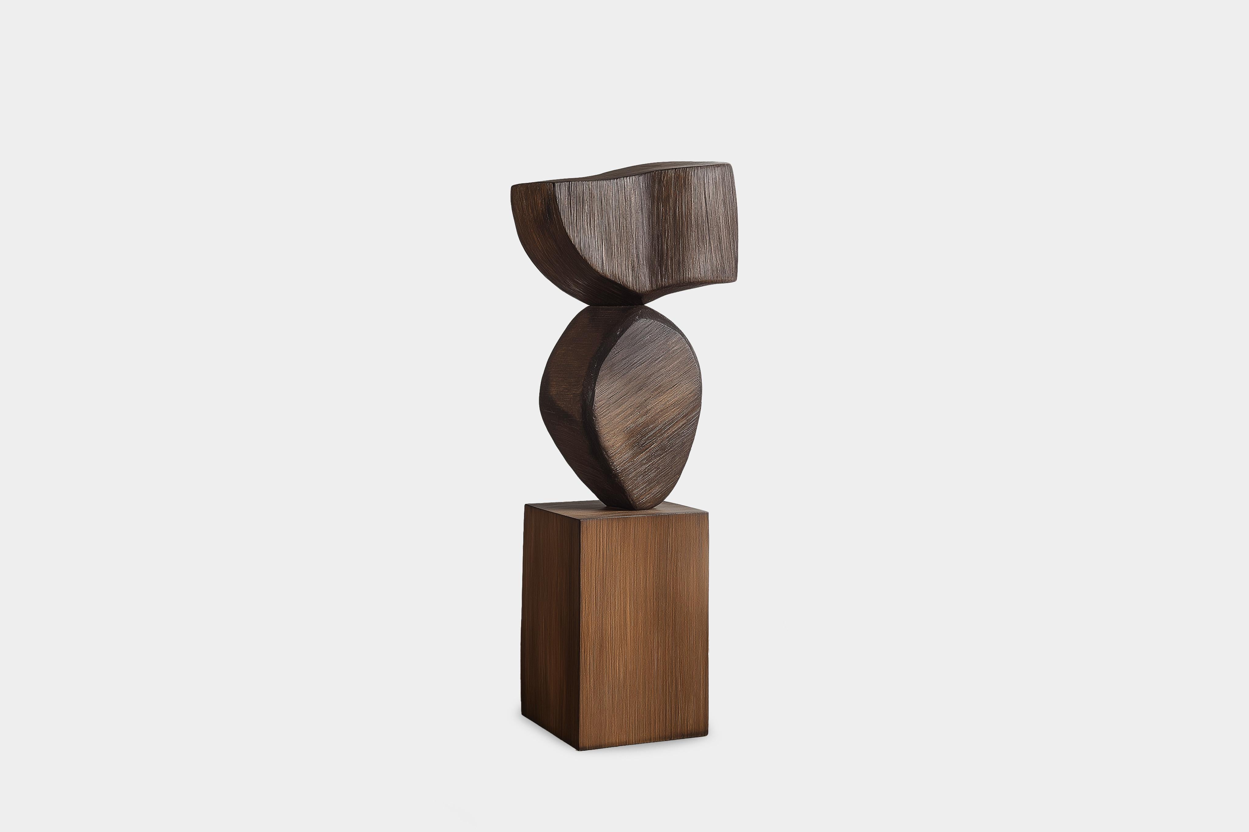 Scultura geometrica in legno Lull No26 di Joel Escalona per Artistics Interiors

---
L'equilibrio e la tensione sono al centro di queste sculture. L'interazione tra le forme lisce e arrotondate e le basi solide e angolari crea un delicato equilibrio