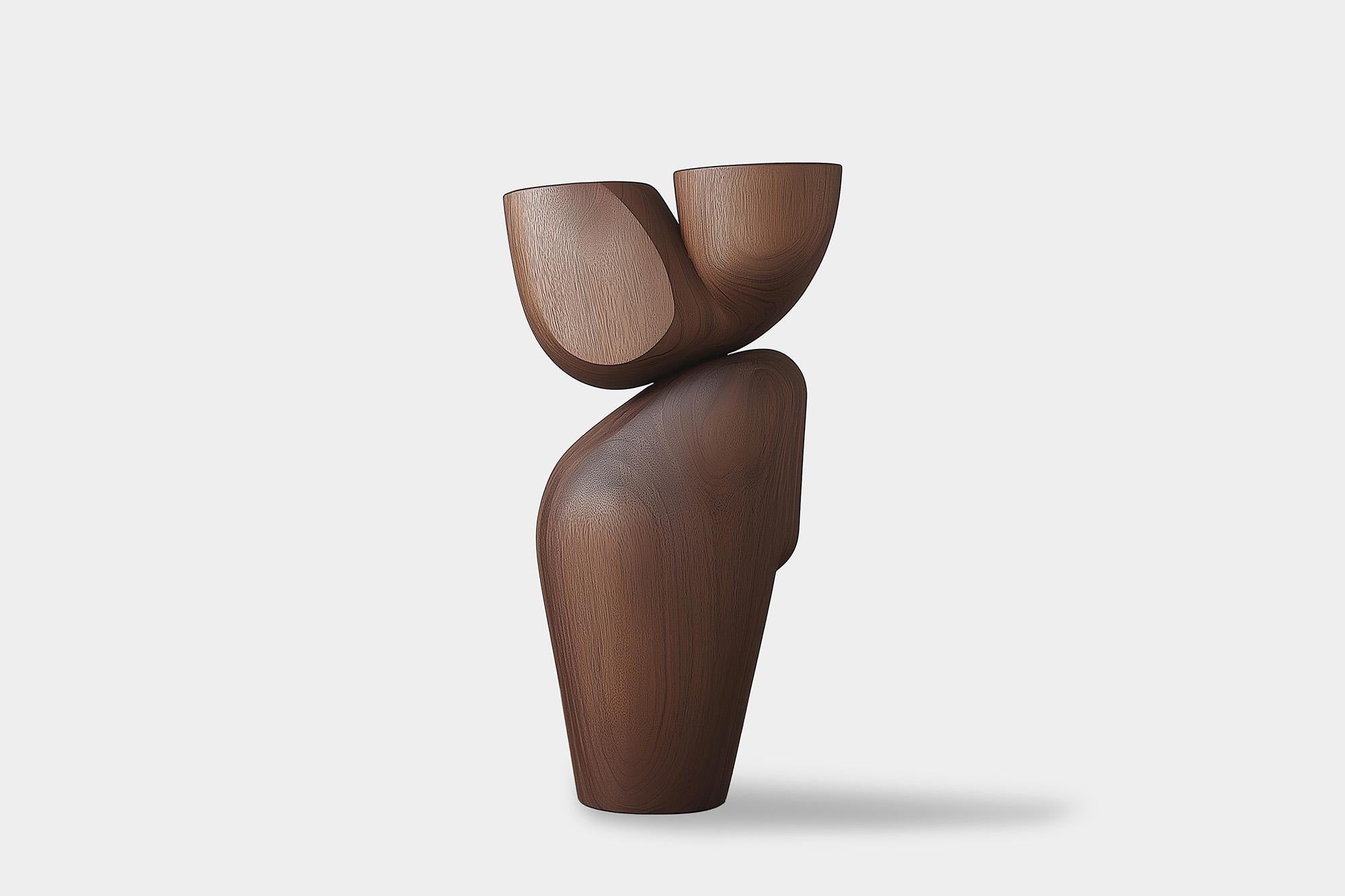 Scultura in legno Lull No57 per case di lusso di NONO - Un pezzo forte

---
L'equilibrio e la tensione sono al centro di queste sculture. L'interazione tra le forme lisce e arrotondate e le basi solide e angolari crea un delicato equilibrio che