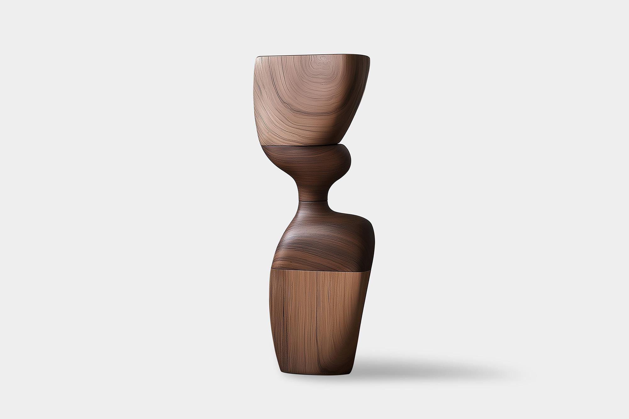 Lull No74 Tótem moderno de madera de Joel Escalona - Perfecto para interiores de lujo
---
El equilibrio y la tensión son el núcleo de estas esculturas. La interacción entre las formas suaves y redondeadas y las bases sólidas y angulosas crea un