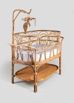 Wiegenlied Cane Bassinet in Messing von Cane, Viya von Vikram Goyal