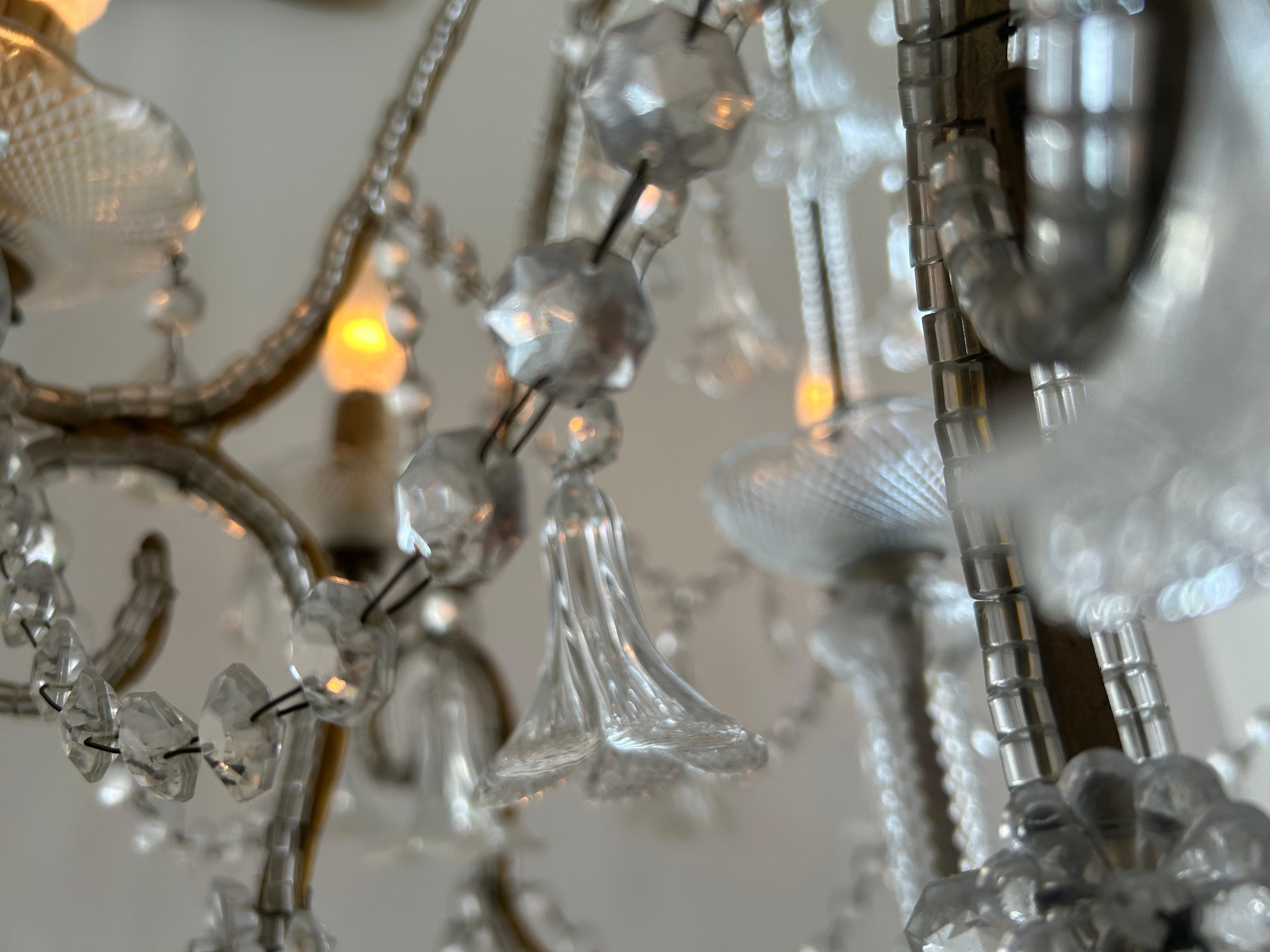 Lullaby in the Mist, Magnificent Pair of Murano Glass Chandeliers, 1950's en vente 6