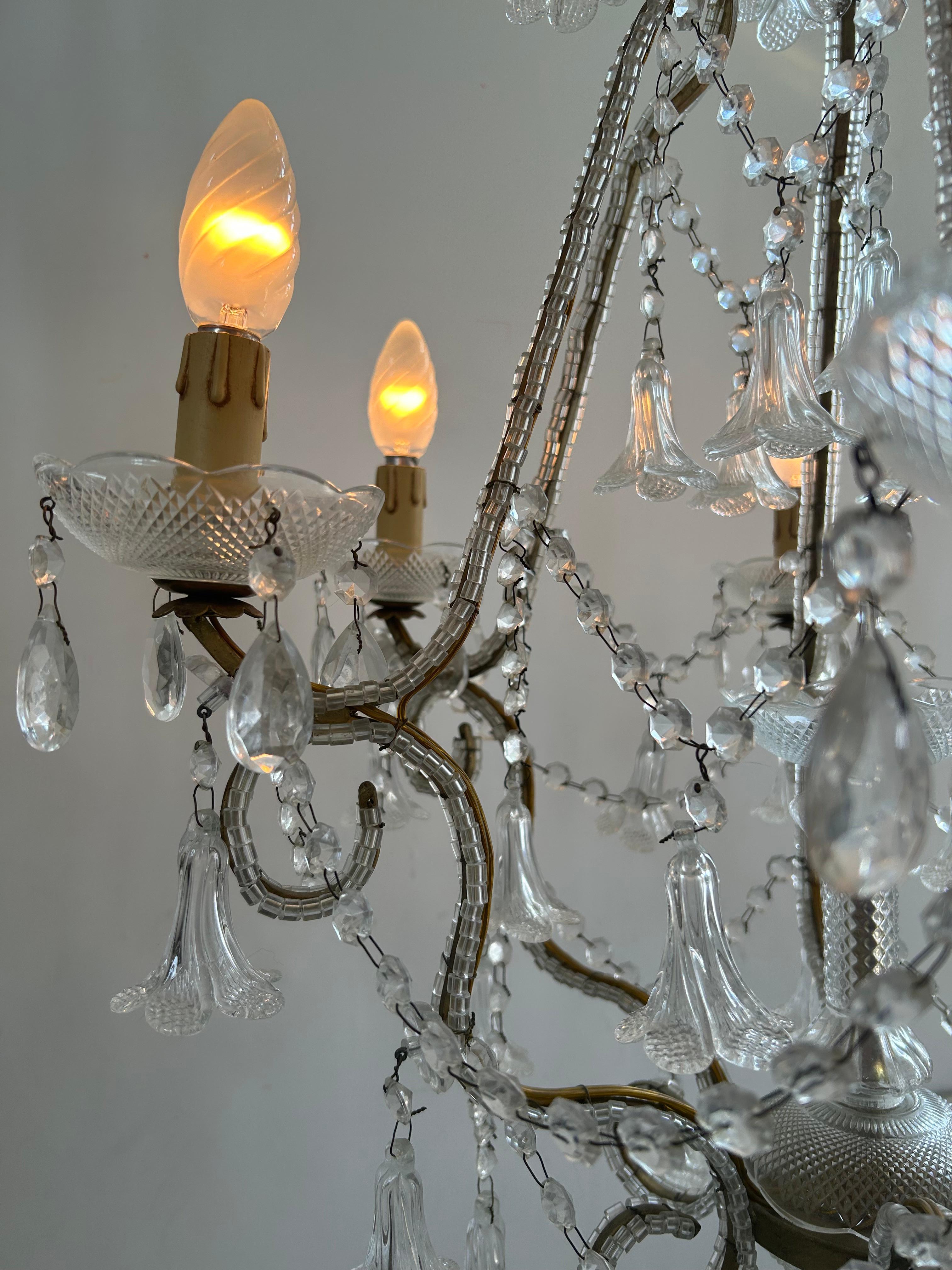 Lullaby in the Mist, Magnificent Pair of Murano Glass Chandeliers, 1950's en vente 7