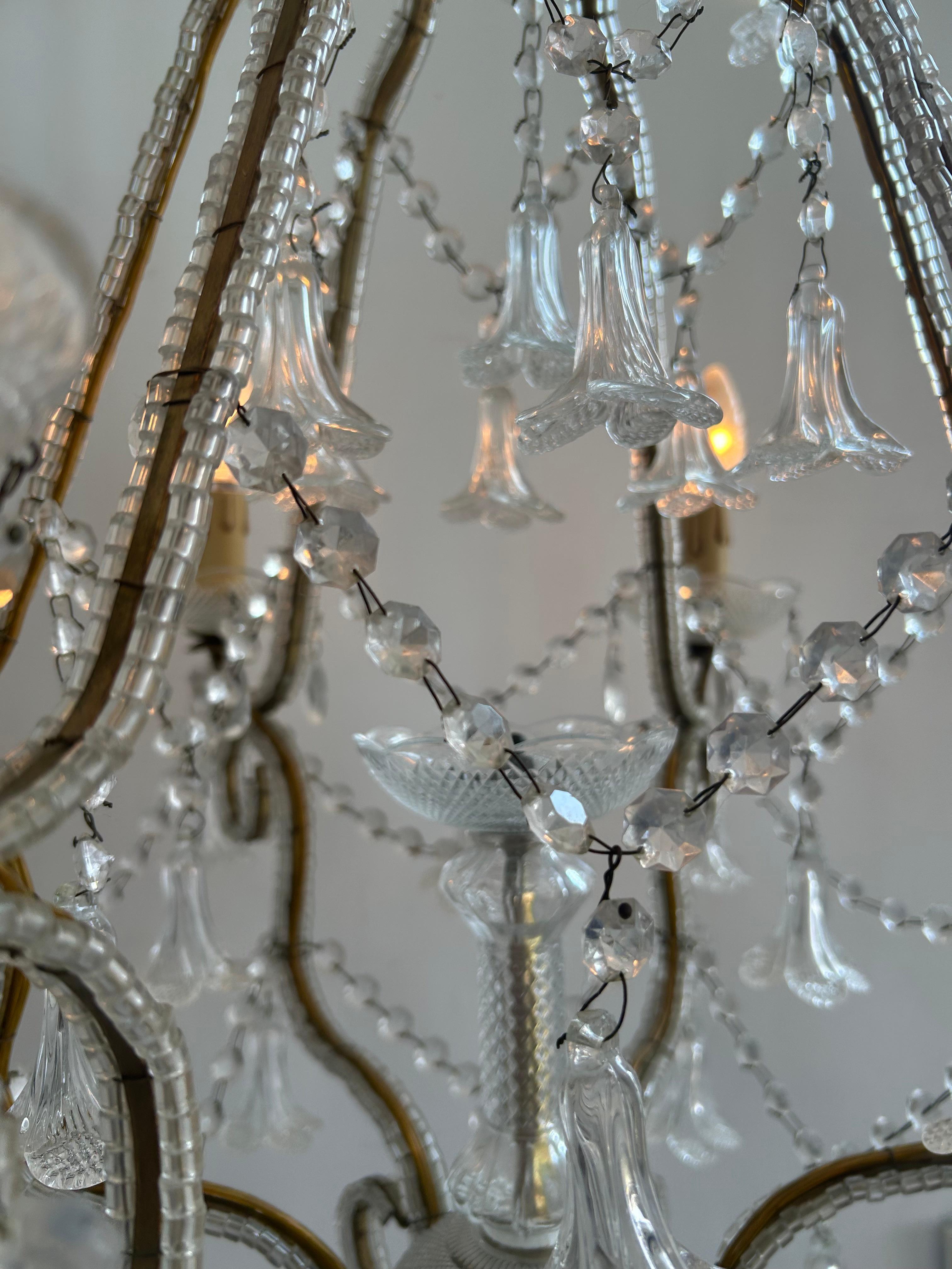 Lullaby in the Mist, Magnificent Pair of Murano Glass Chandeliers, 1950's en vente 9