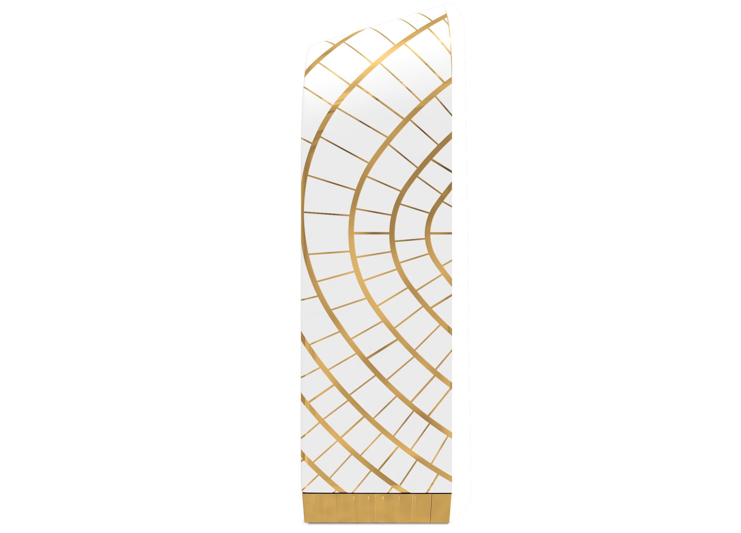Lulu Bar Cabinet with Brass Inlay von Matteo Cibic ist ein äußerst luxuriöser Schrank mit einer Augenlippe aus Messing in der Mitte, umgeben von einem elliptischen Netz aus Messing und Harz. Das Innere des Schrankes ist vollständig mit Messing