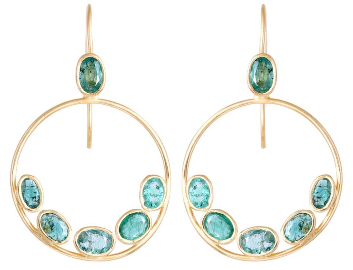 Modern Lulu Emerald Oval Hoops For Sale