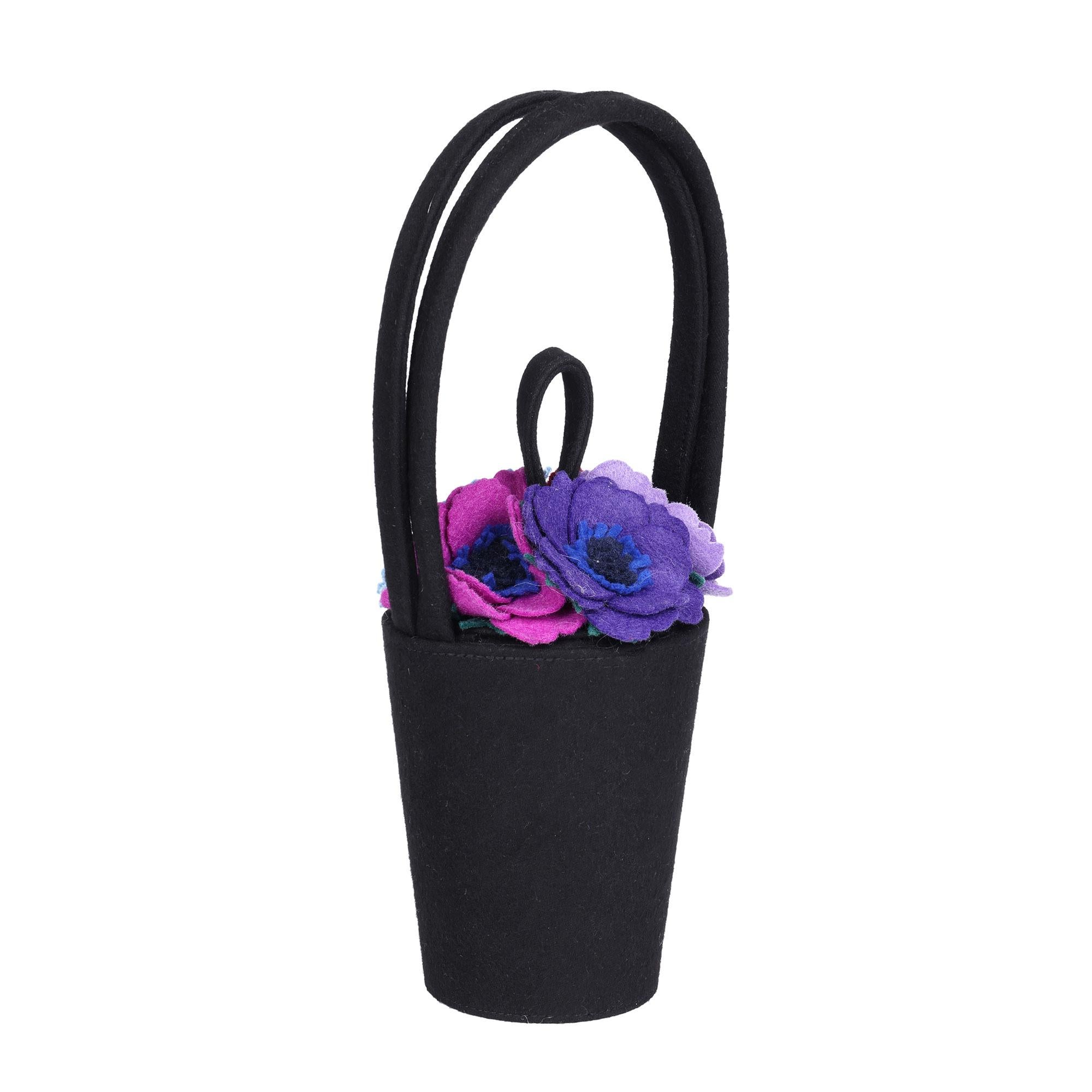 LULU GUINNESS
Black, Pink, Purple, Blue, Green & Red Felt Vintage Baby Florist Pot Bag

Xupes Reference: CWAHF-HB010
Age (Circa): 1990
Authenticity Details: (Made in England)
Gender: Ladies
Type: Top Handle

Colour: Black, Pink, Purple, Blue, Green,