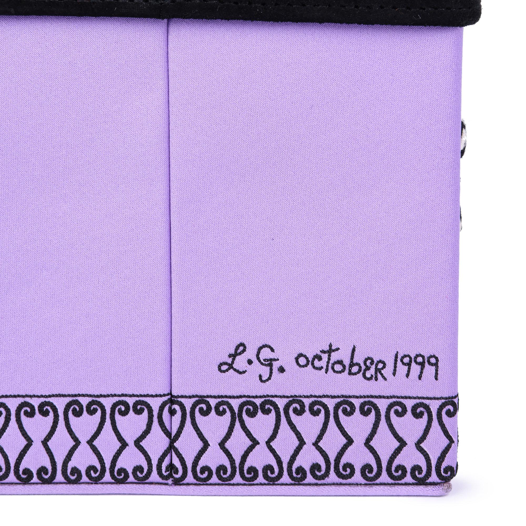 LULU GUINNESS
Lilac Satin & Black Suede Vintage House Box Bag

Age (Circa): 1999
Accompanied By: Lulu Guinness Dust Bag
Authenticity Details: (Made in England)
Gender: Ladies
Type: Top Handle

Colour: Black, Lilac
Material(s): Velvet,