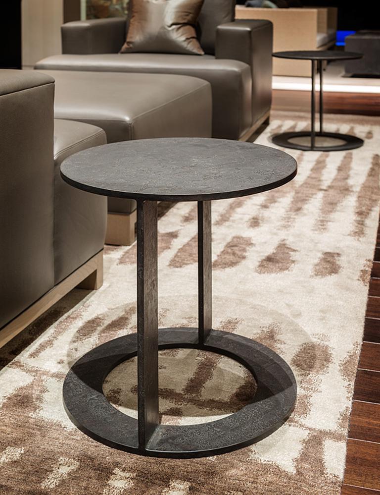 LUMA Design Workshop Block Occasional Table in Black Shale Metal Pitting Texture (Moderne) im Angebot