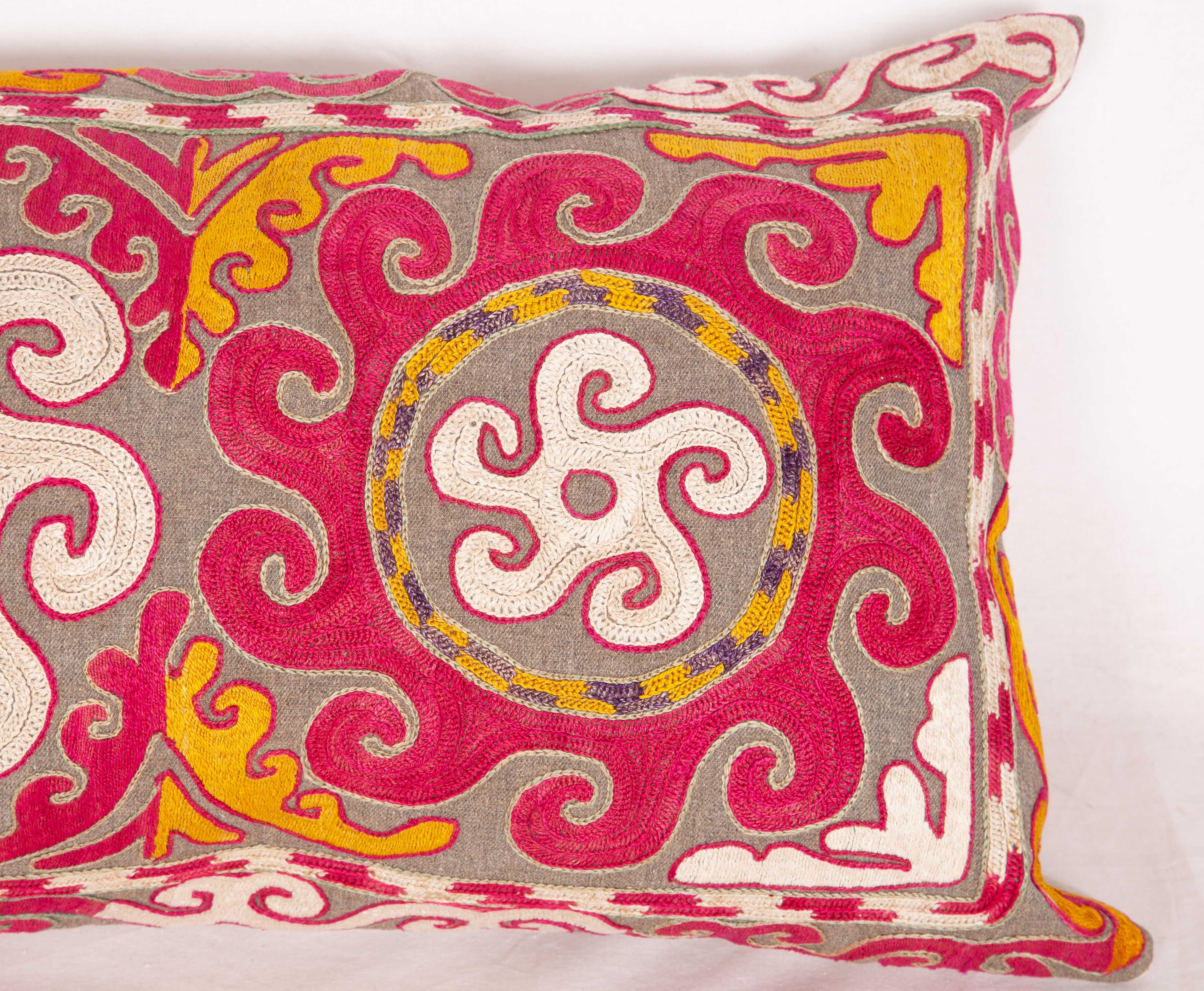 Lumbar Pillow Case Fashioned from an Uzbek Embroidered Mafrash Panel In Good Condition For Sale In Istanbul, TR