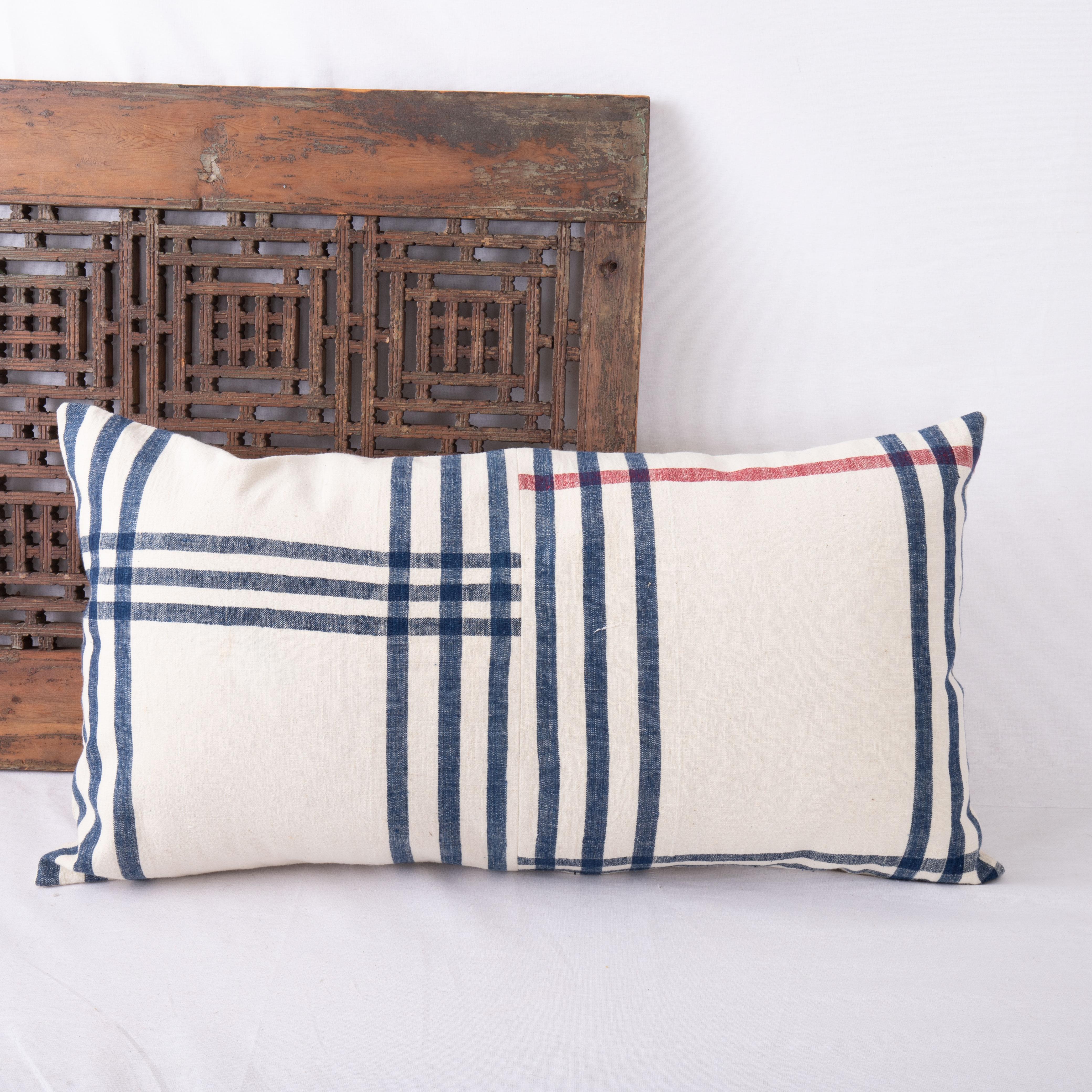 Lumbar Pillow Cover Made from a Vintage Anatolian Cotton Weaving, Mid 20th C. In Good Condition For Sale In Istanbul, TR