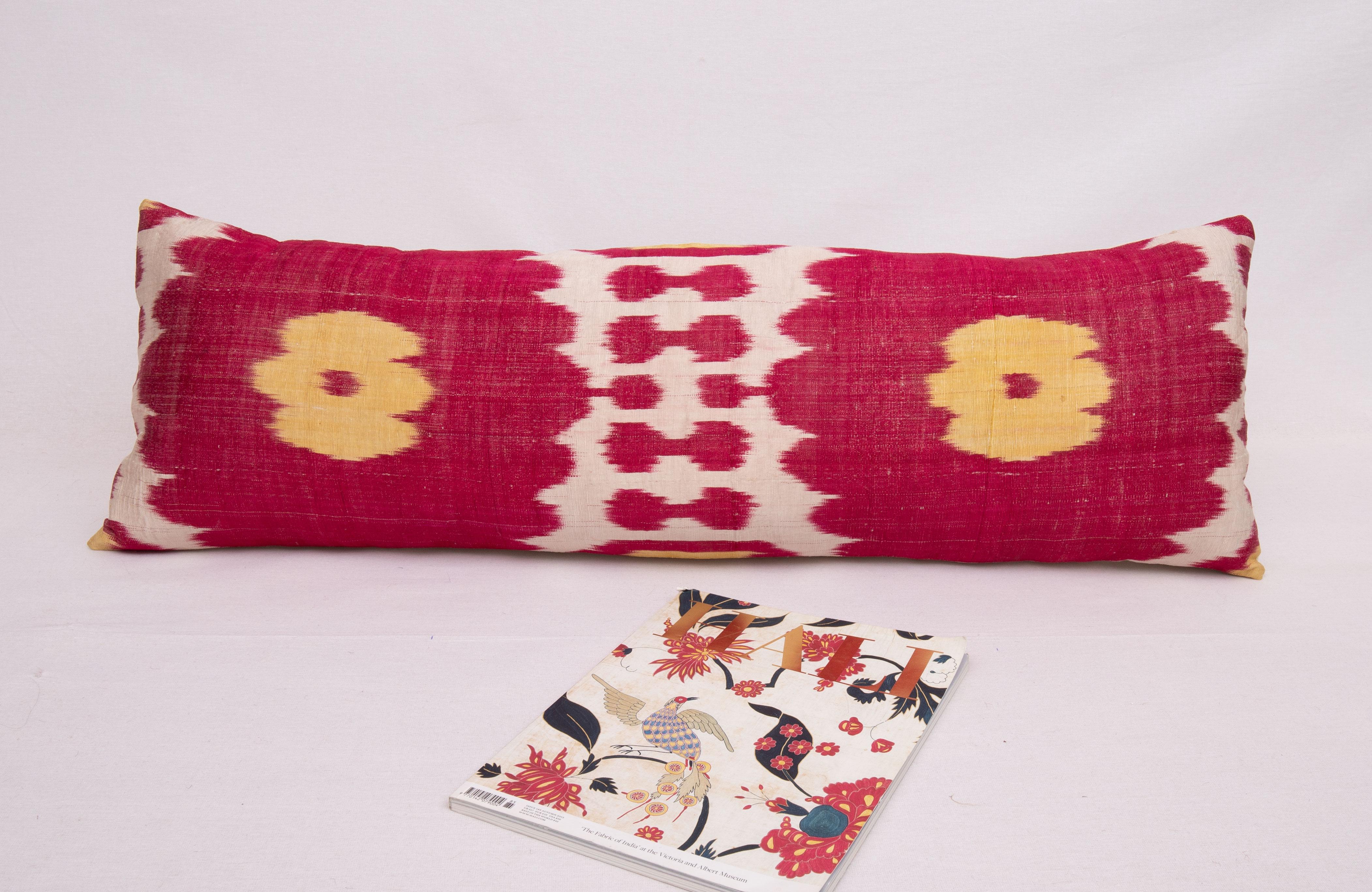 Lumbar Pillowcase Made from an Early 20th C. Uzbek Ikat In Good Condition For Sale In Istanbul, TR