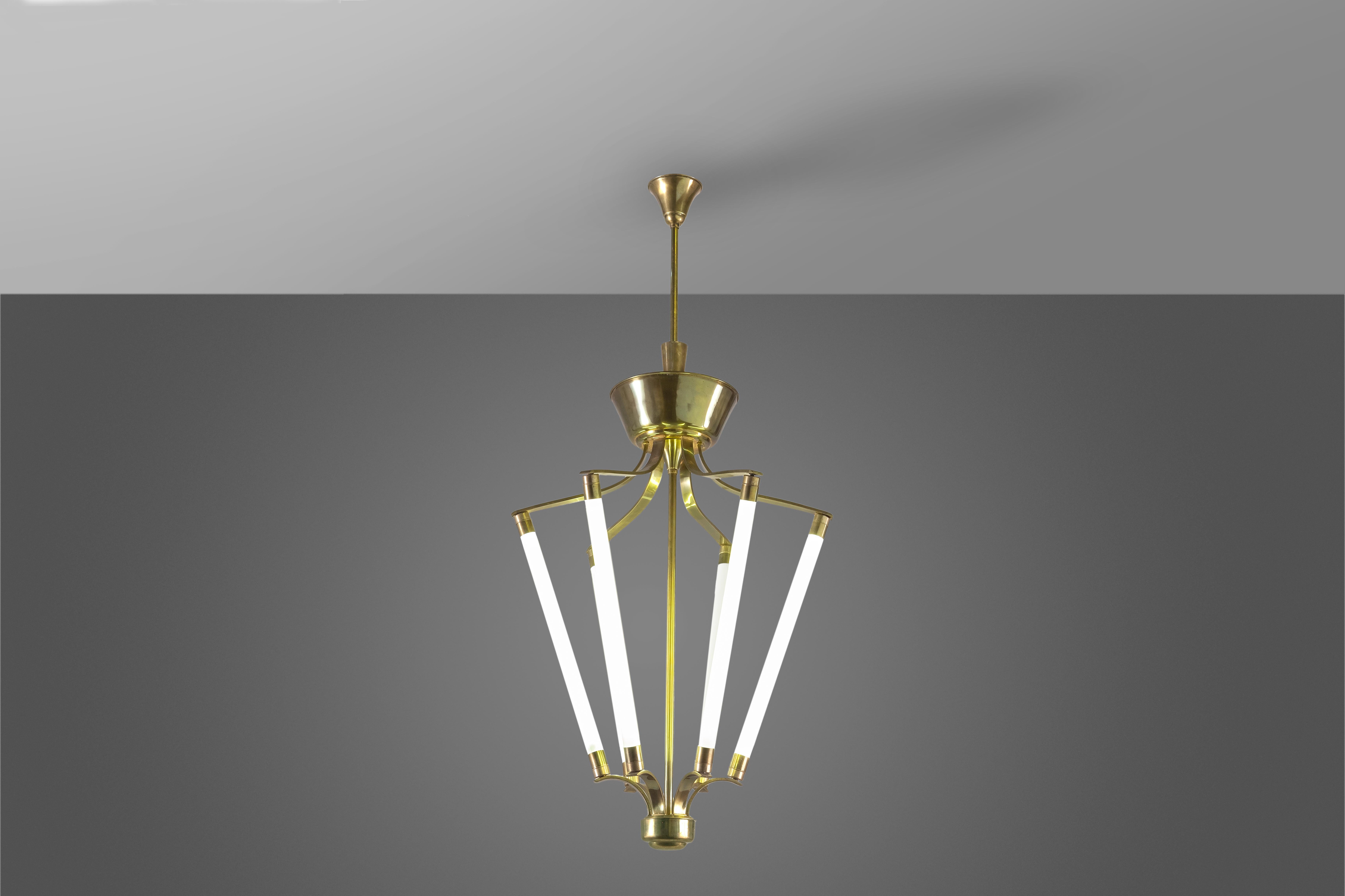 This chandelier is the perfect merge of technical innovation and design: with its peculiar shape, neon lighting reach new heights of creativity. This chandelier is truly unique for its ability to stand-out both in antique or modern spaces.