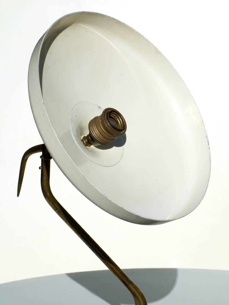 Lumen-Tischlampe, italienisches Design, Mitte des Jahrhunderts, Italien 1950er Jahre, elfenbeinfarbenes schwarzes Aluminium (Mitte des 20. Jahrhunderts) im Angebot